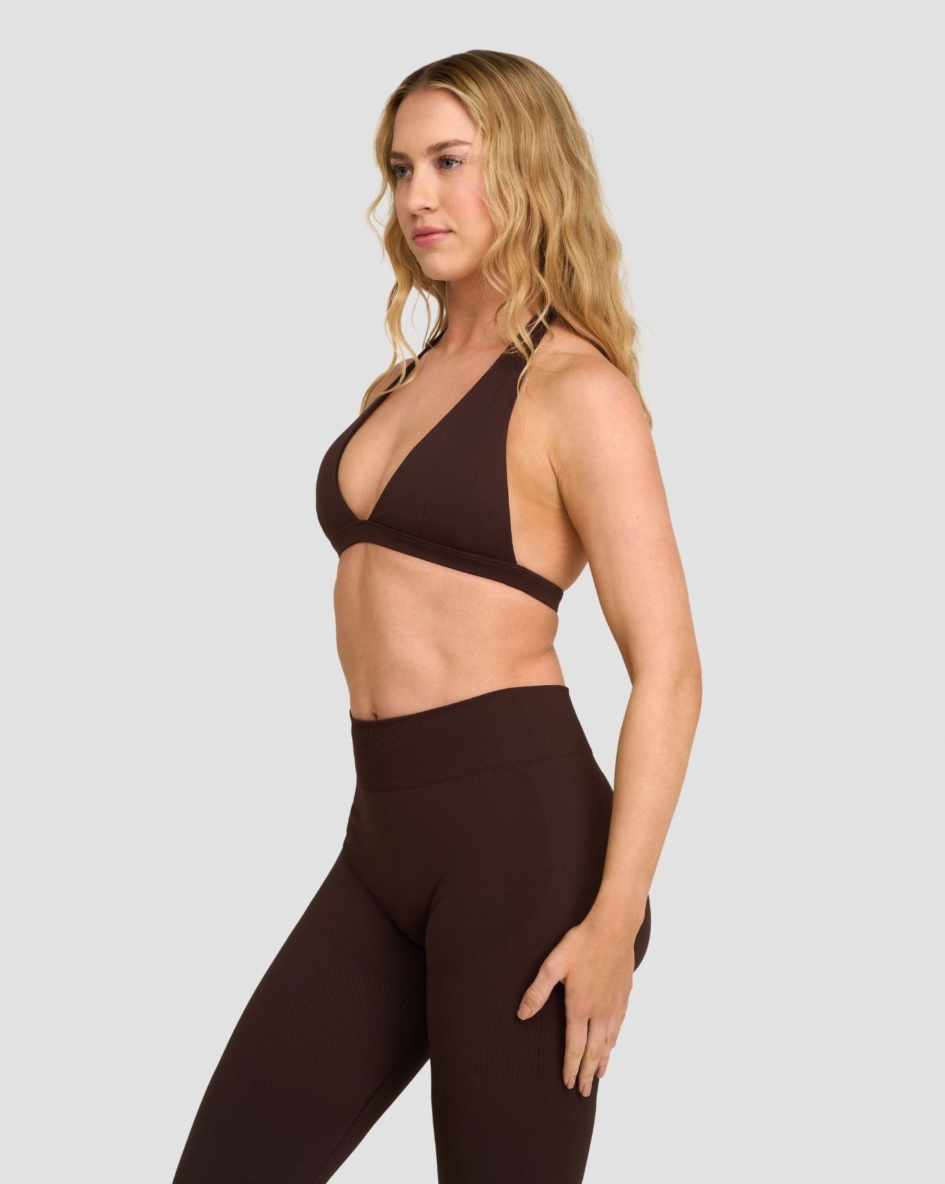 Elevate™ Sujetador Halter Escotado en V Sin Costuras Moldeador | Café