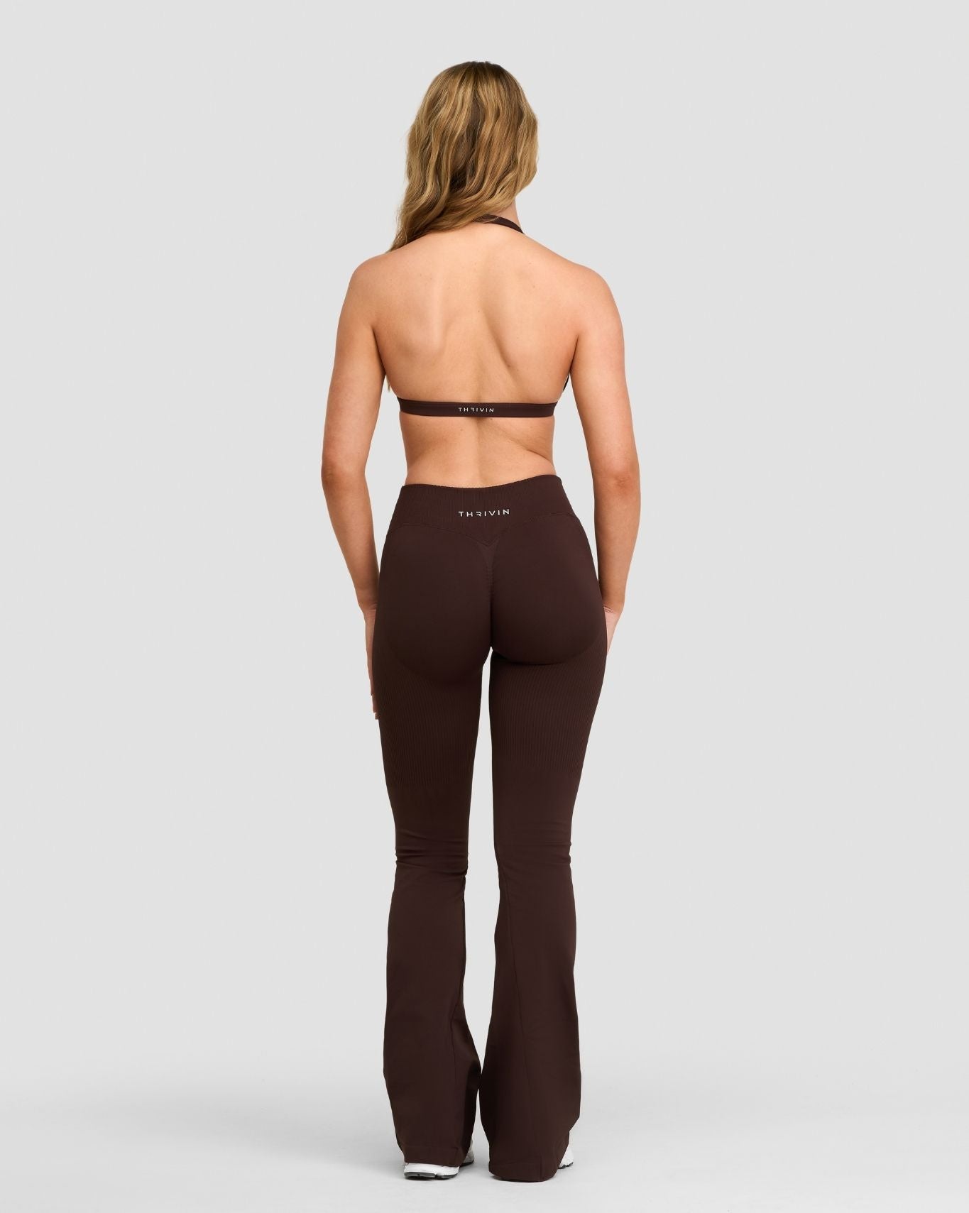 Elevate™ Cintura Media en V de modelado campana con frunce | Café