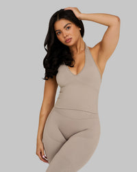 Elevate™ Top Halter Sin Costuras Moldeador | Latte
