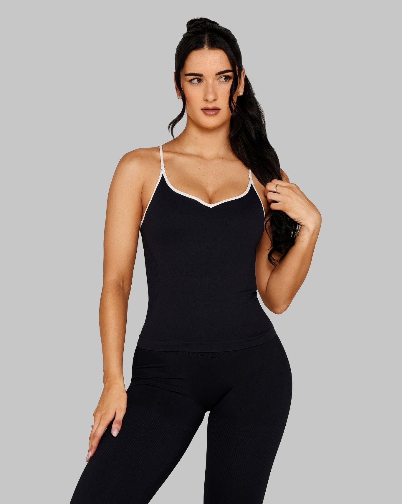 Musculosa con Contorno y Escote Corazón | Negro Noche