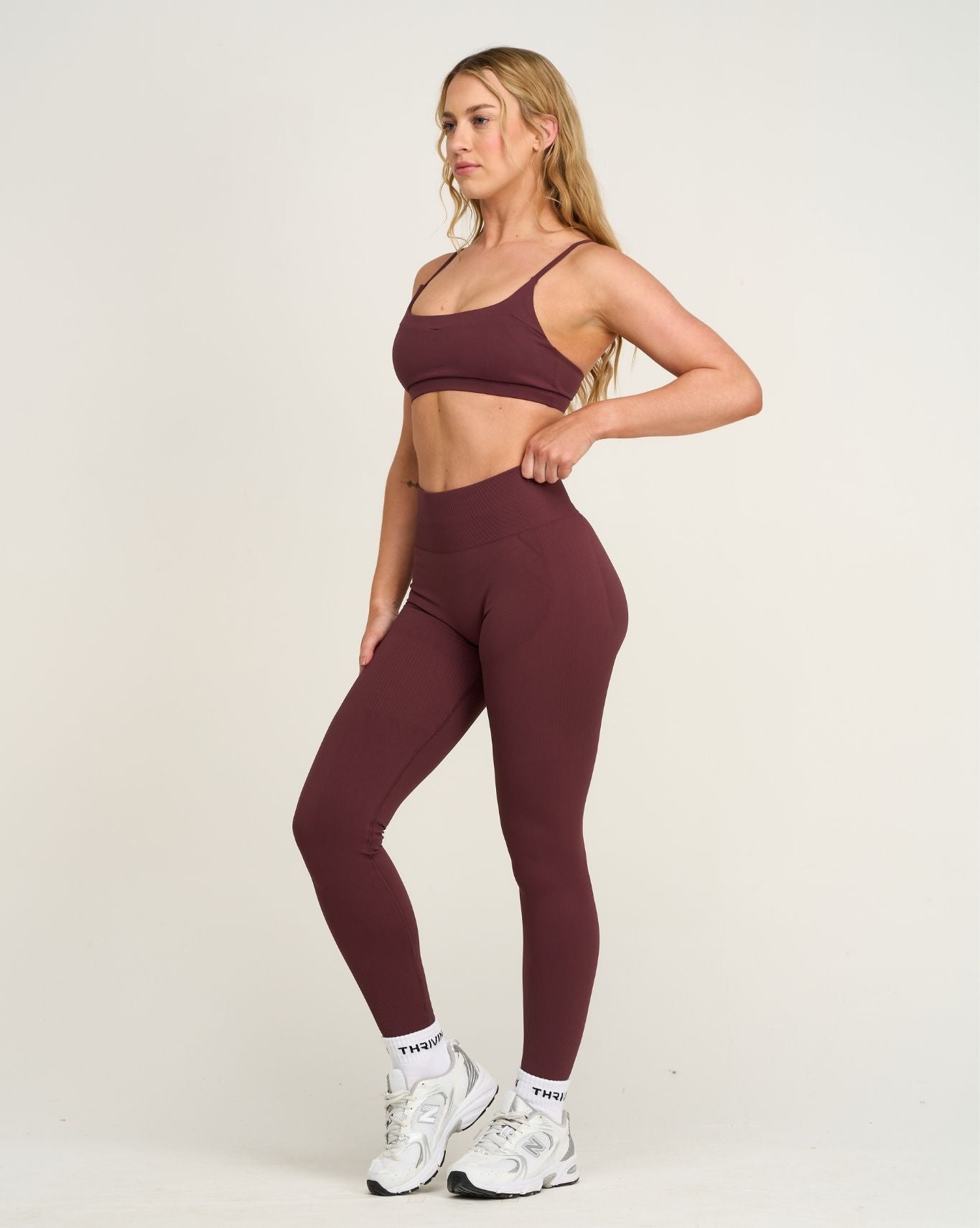 Elevate™ Leggings de modelado de cintura alta con detalle de fruncido | Mauve Oscuro