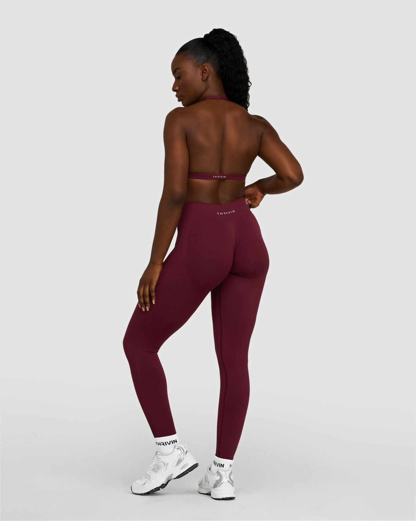 Elevate™ Leggings de Modelado de Cintura Media con Fruncido | Merlot
