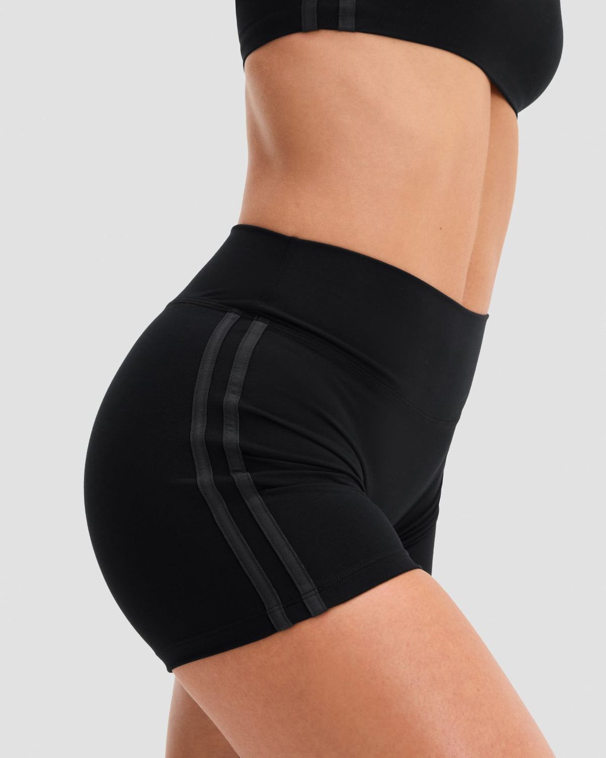 Essence Mid Waist 4" Stripe Short | Night Black