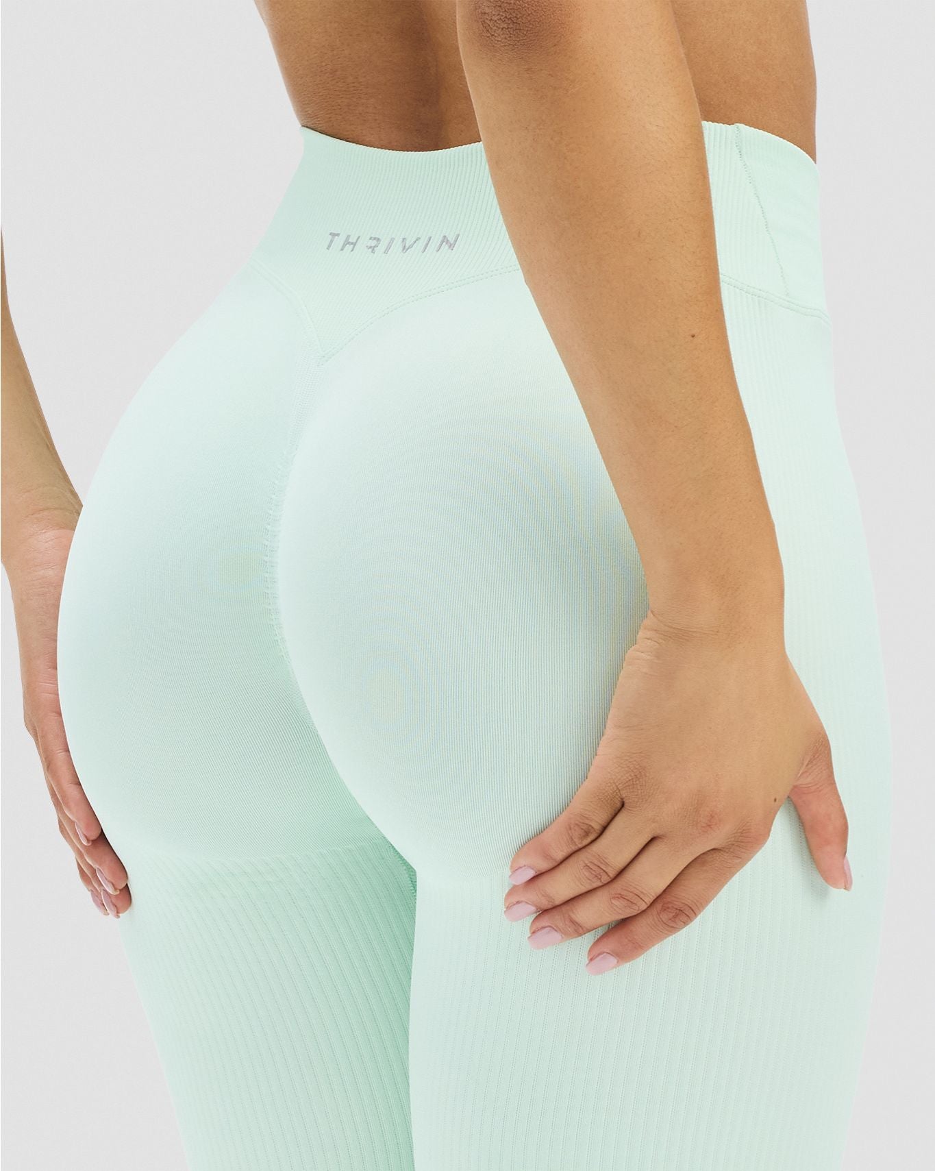 Elevate™ Mallas Moldeadoras de Pierna Acampanada con Cintura V Media | Menta Julep