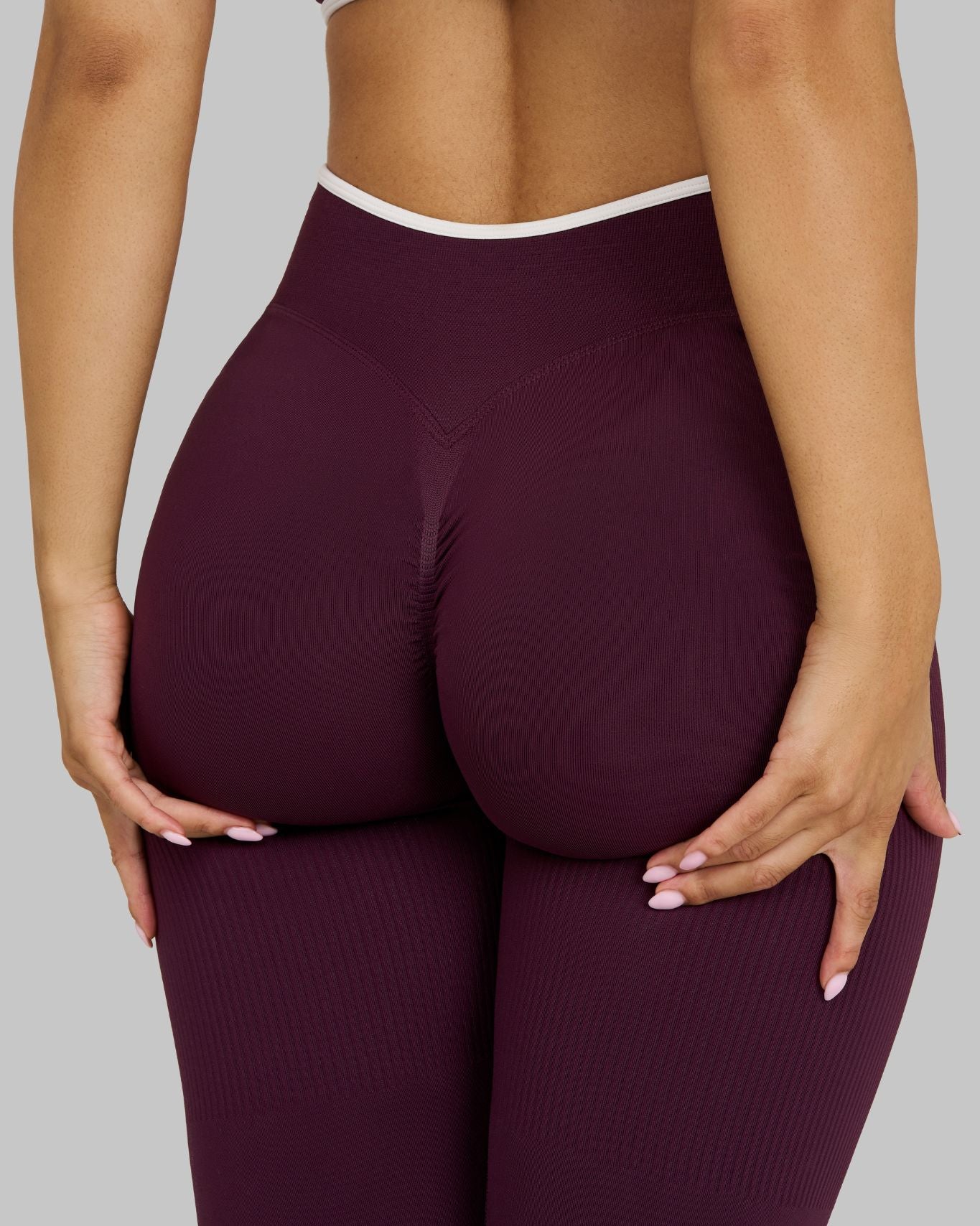 Outline V-Waist Leggings | Winter Plum
