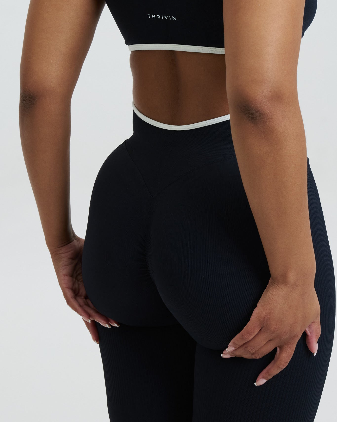 Elevate™ Outline V High Waist Leggings | Night Black