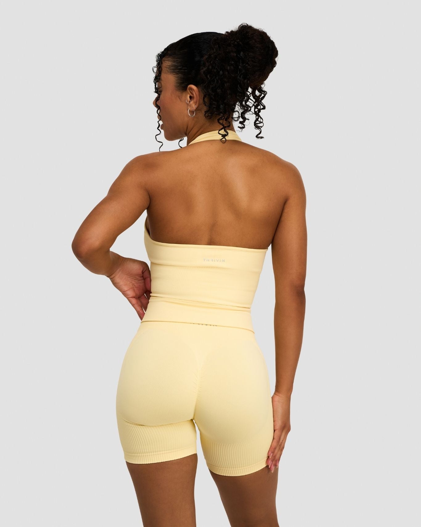 Elevate™ Top de Escultura Sin Costuras de Cuello Halter | Mantequilla Dorada