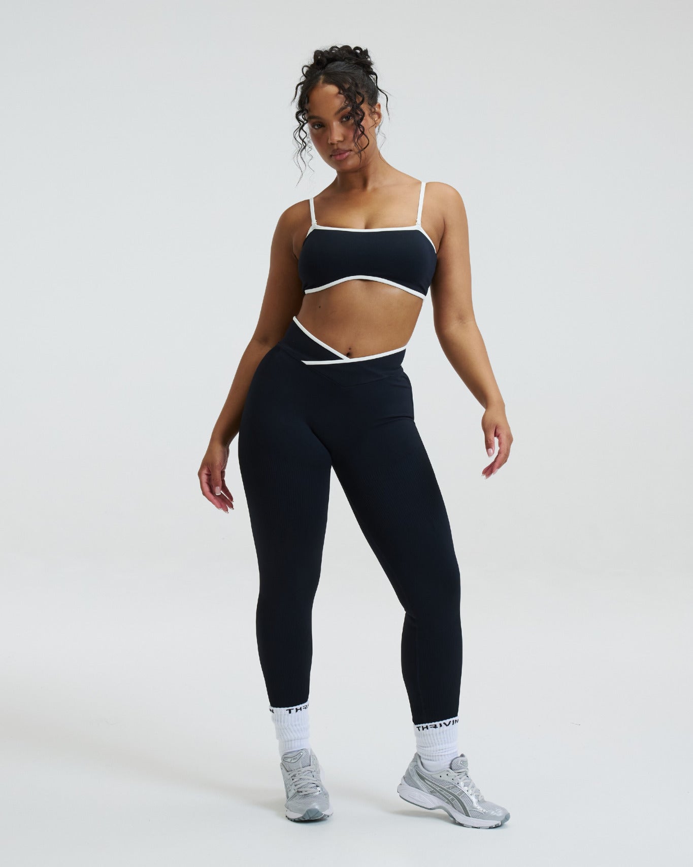 Elevate™ Outline V High Waist Leggings | Night Black