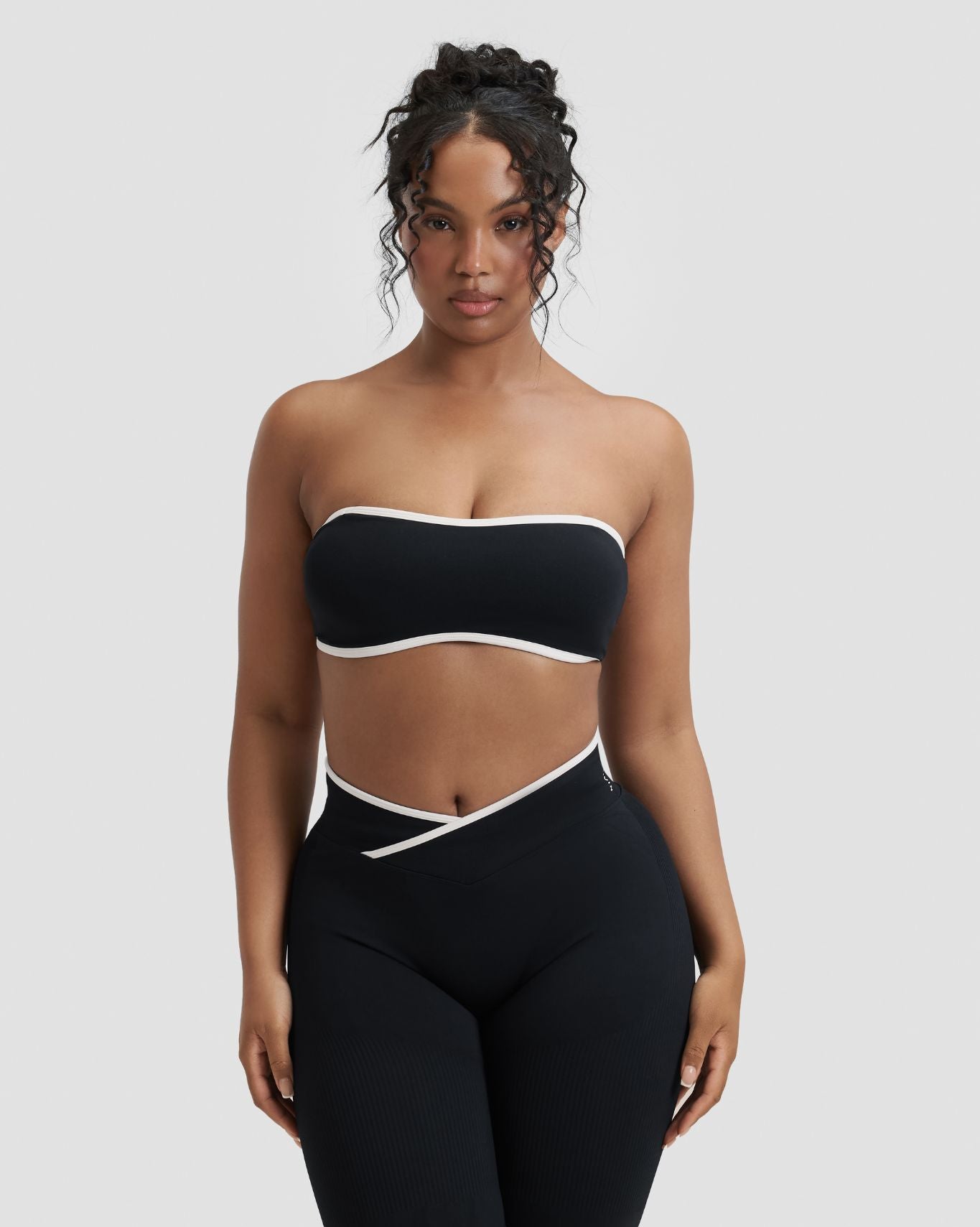 Elevate™ Outline Bandeau Bra | Night Black