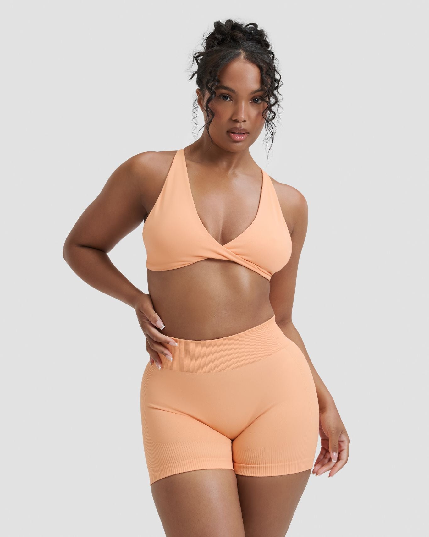 Elevate™ Pantalones Cortos Más Cortos Modeladores a Media Cintura con Detalle de Fruncido | Melón