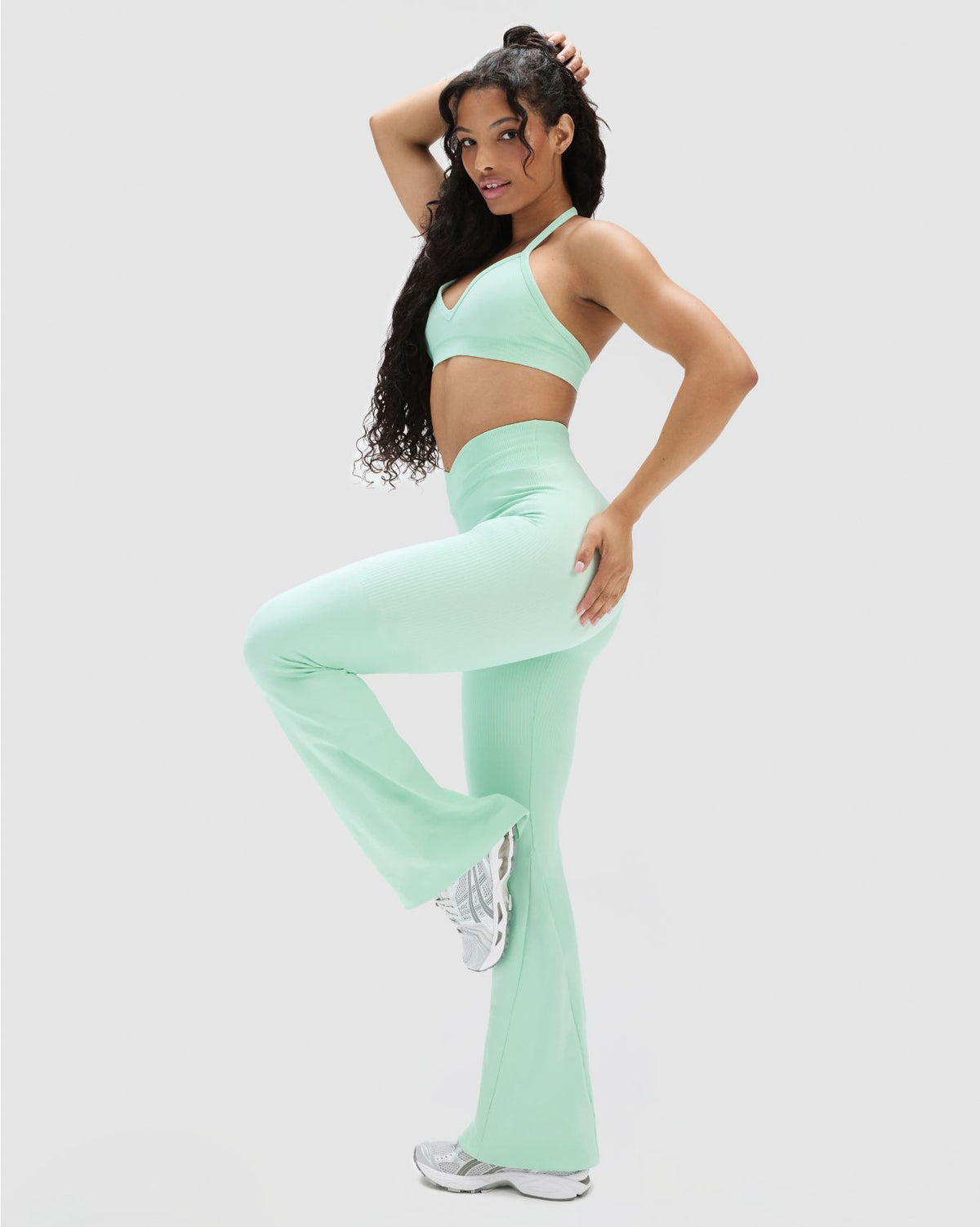 Elevate™ Sculpting Mid V-Waist Flare Leggings | Mint Julep