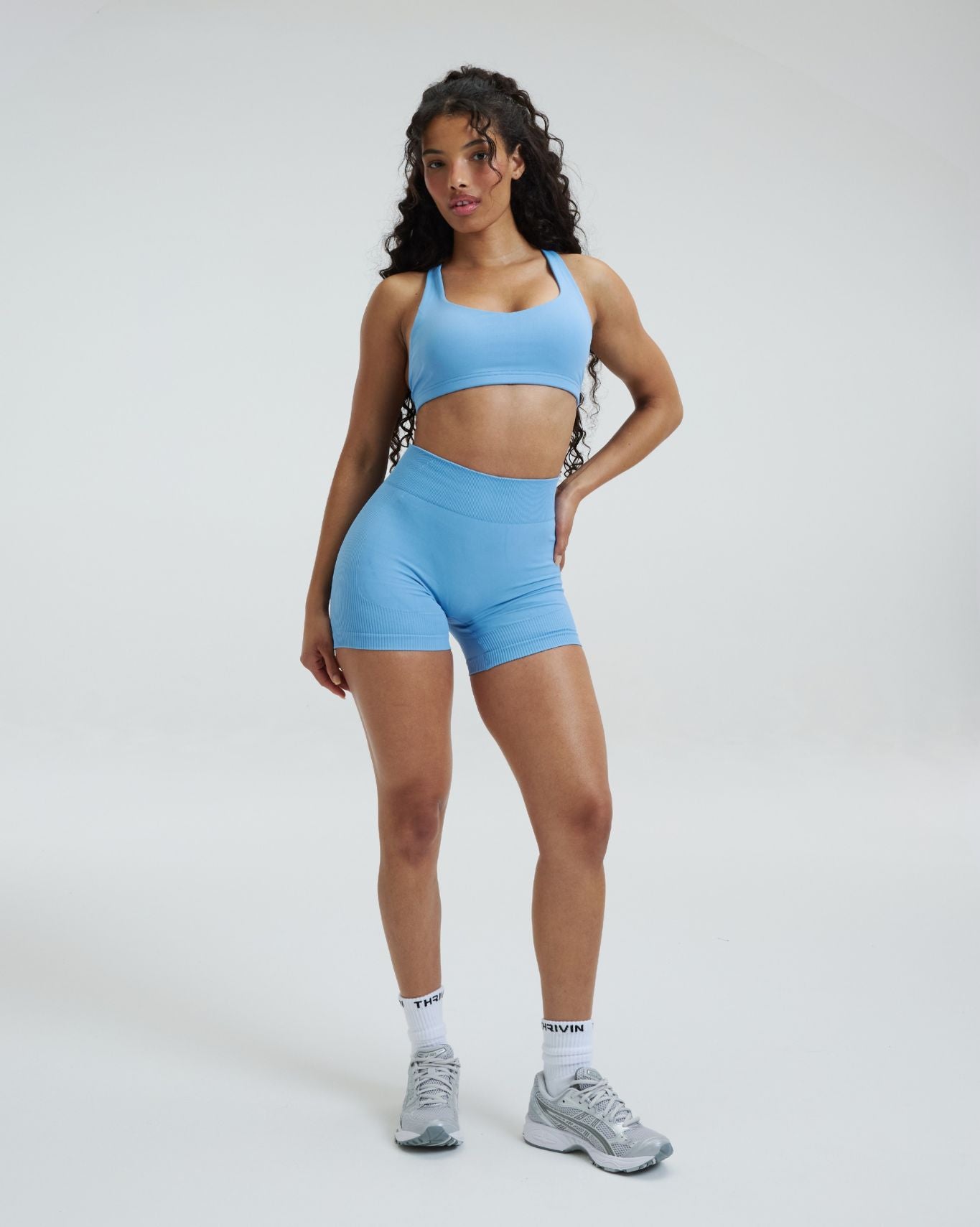 Elevate™ Shorts Cortos con Arrugas de Cintura Media Moldeadora | Endless Sky