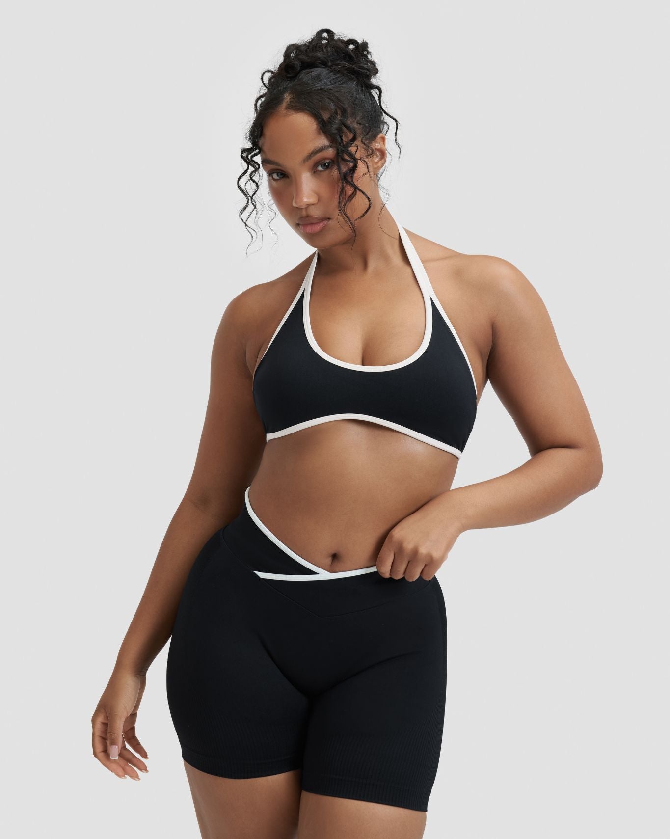 Elevate™ Outline Halterneck Bra | Night Black