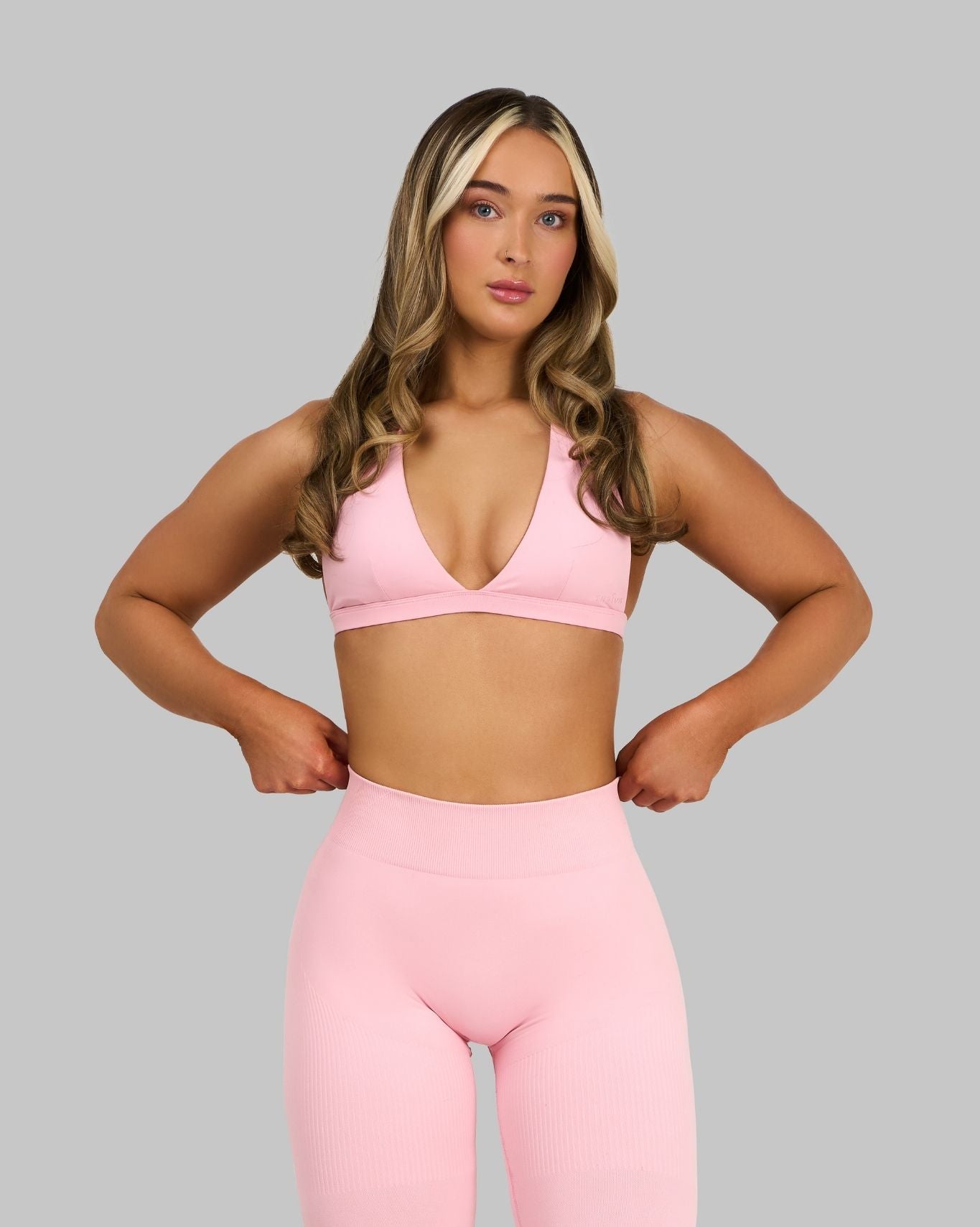 Elevate™ Sujetador Halter Esculpidor Sin Costuras con Escote en V | Rosa Algodón
