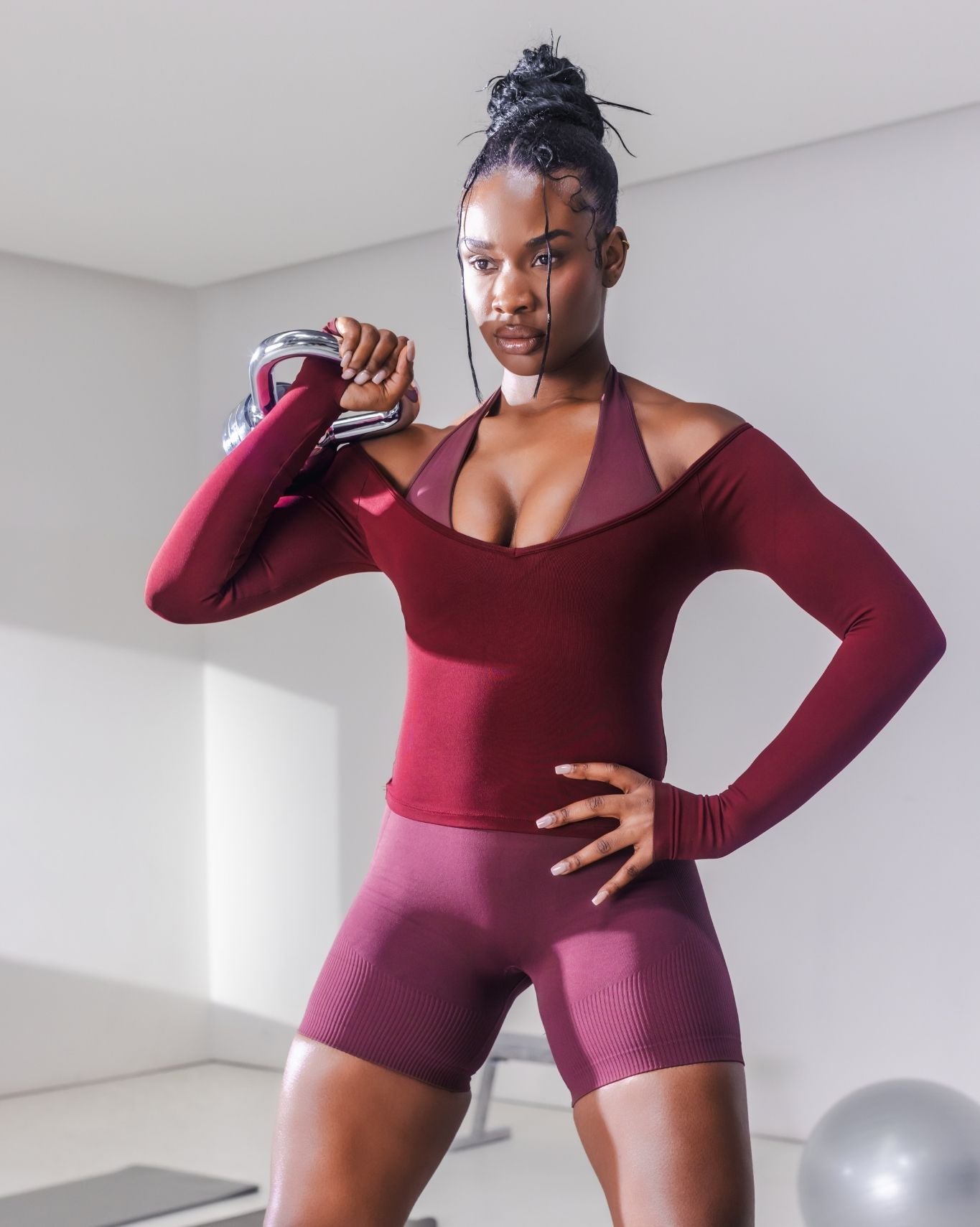 Elevate™ Top sin costuras con escote en V moldeador | Merlot