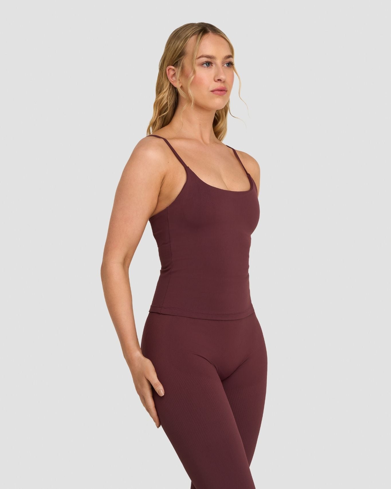 Elevate™ Camisón de tirantes sin costuras con escote redondo de modelado | Mauve Oscuro