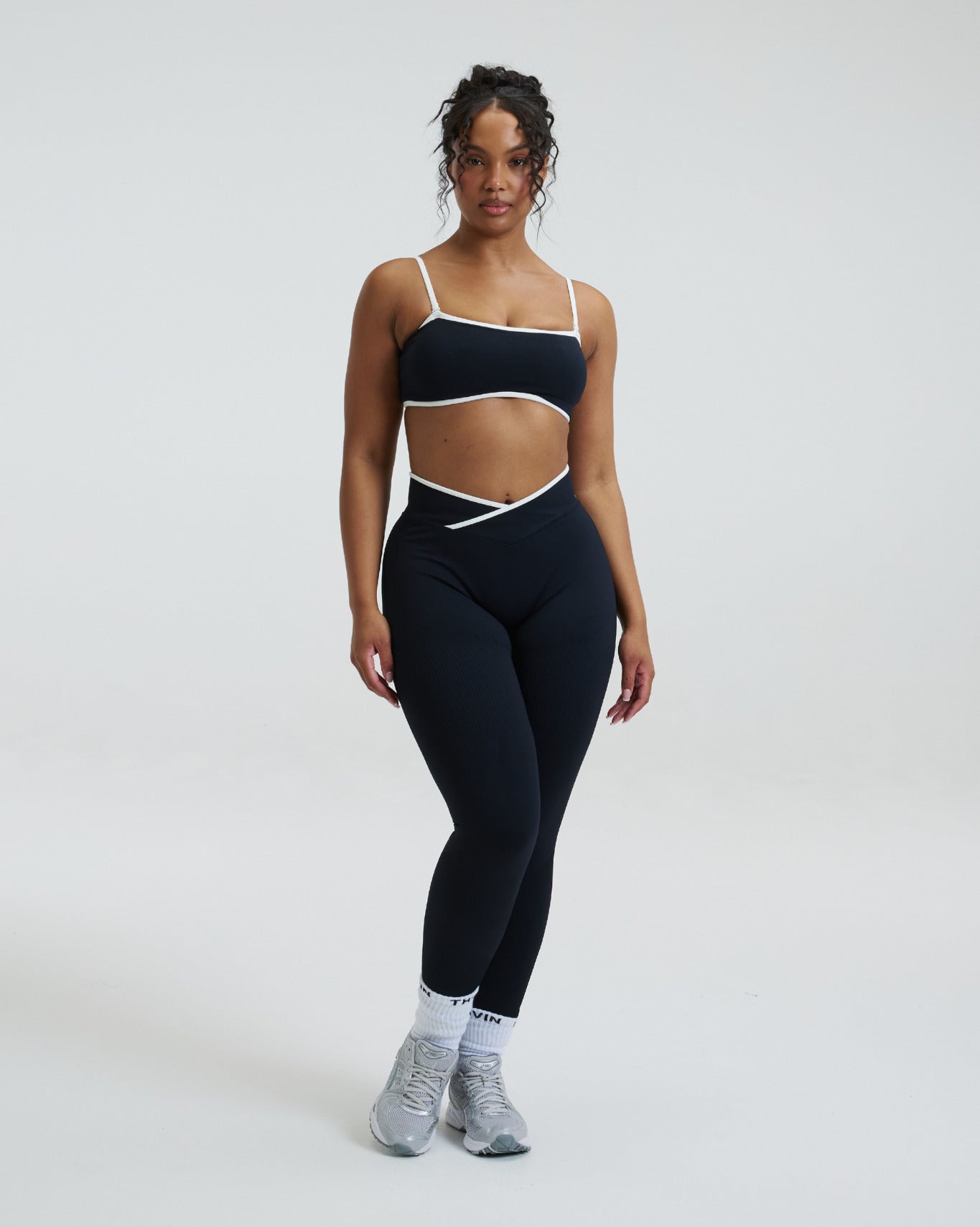Elevate™ Outline Bandeau Bra | Night Black