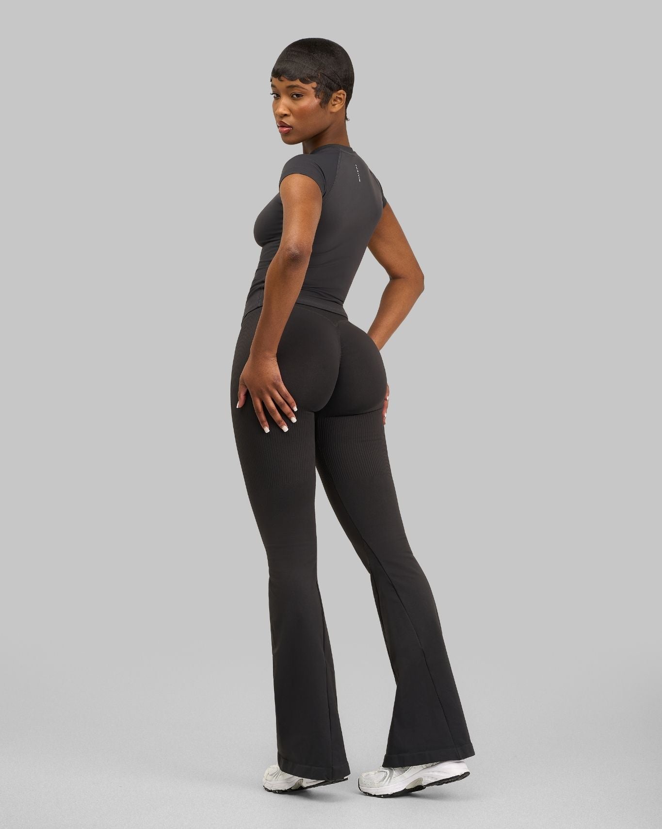 Elevate™ Sculpting Mid V-Waist Scrunch Flare | Charcoal Grey