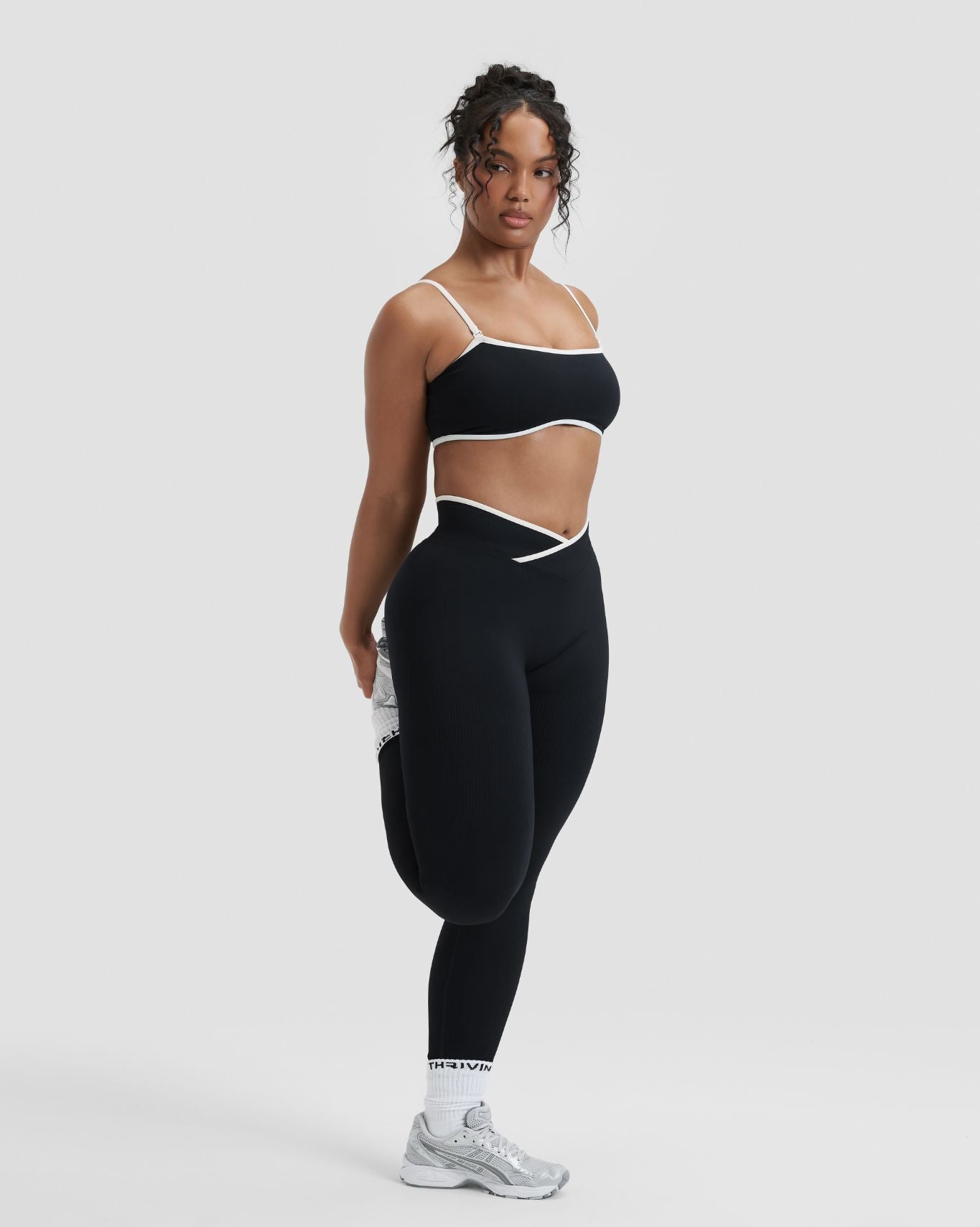 Elevate™ Outline V High Waist Leggings | Night Black