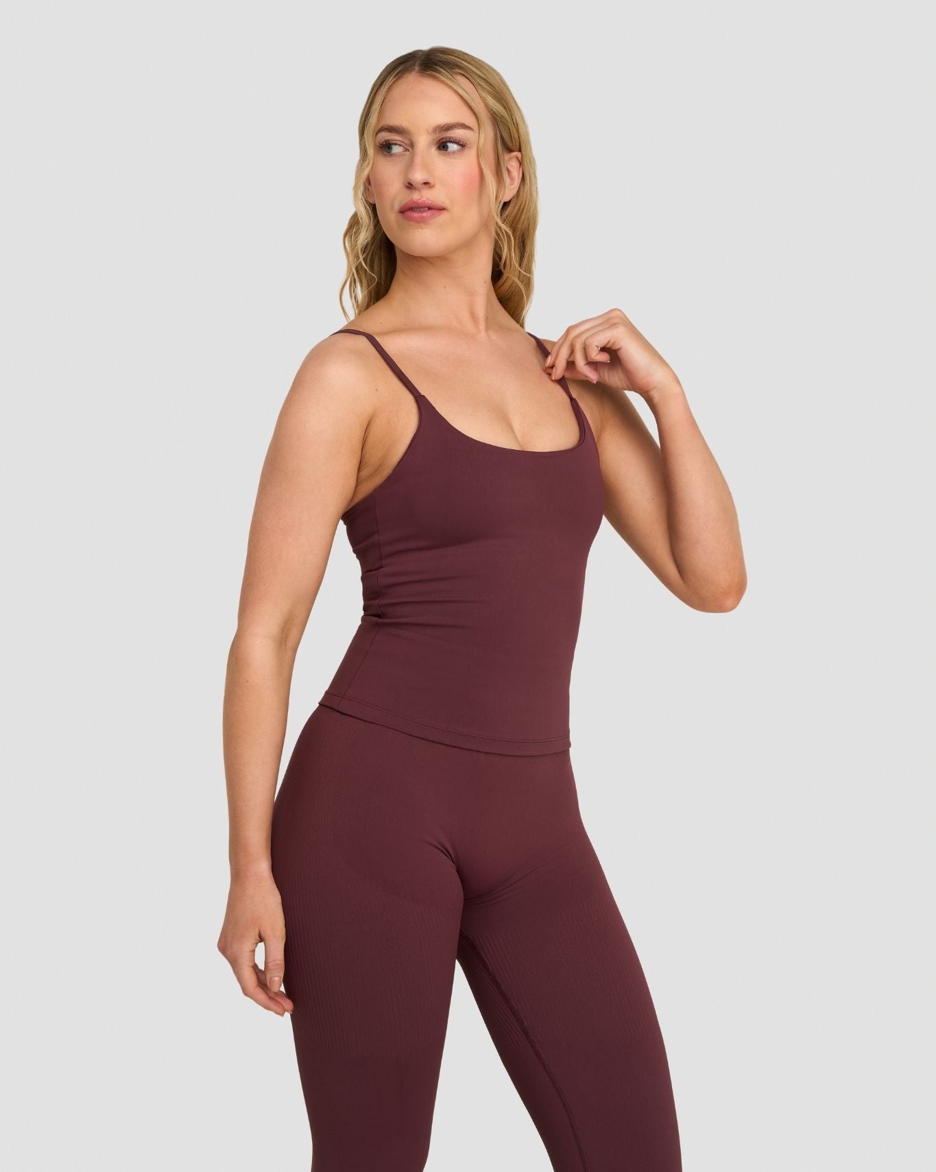 Elevate™ Camisón de tirantes sin costuras con escote redondo de modelado | Mauve Oscuro