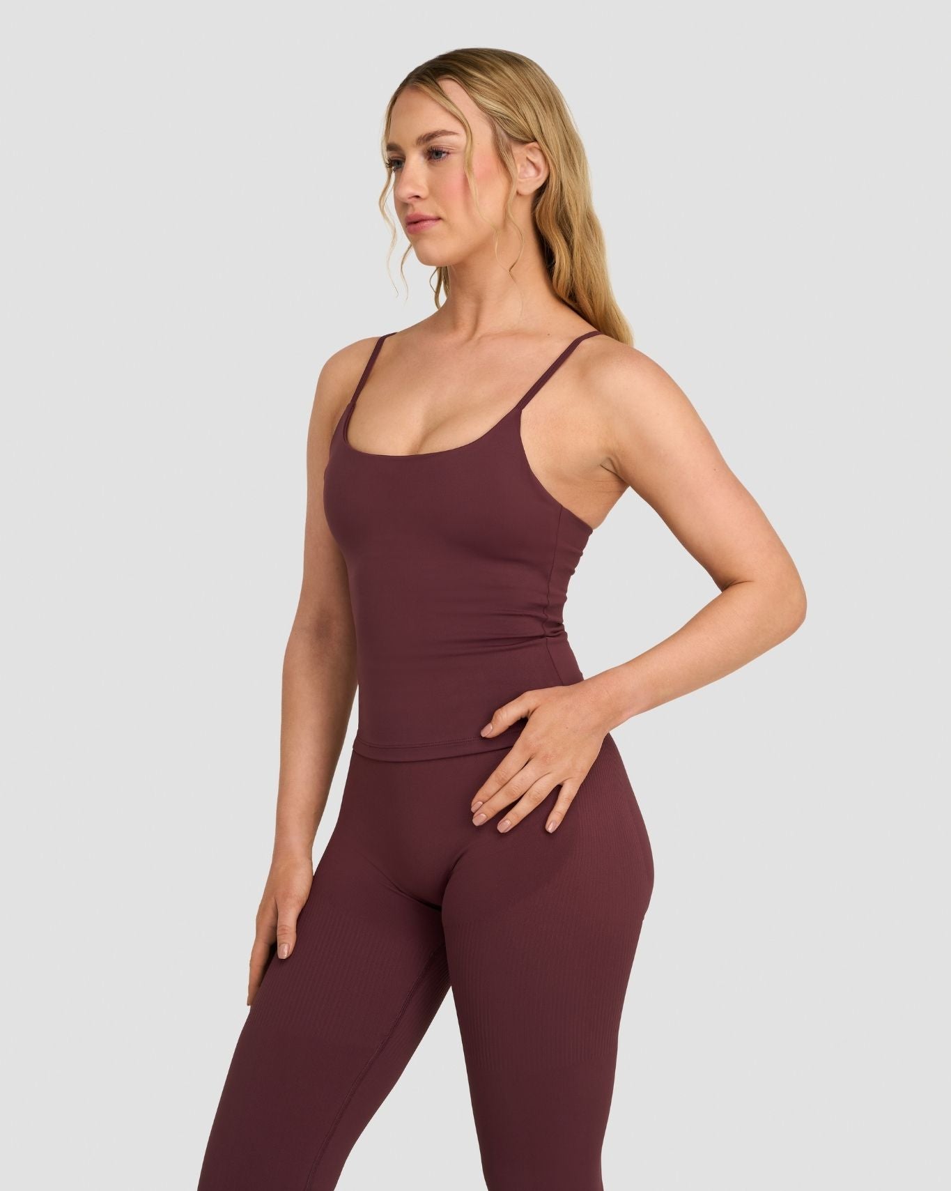 Elevate™ Camisón de tirantes sin costuras con escote redondo de modelado | Mauve Oscuro