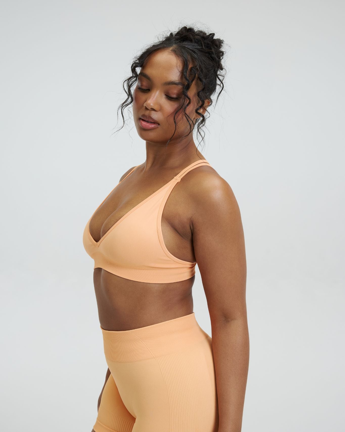 Elevate™ Bra de Alto Pico Sin Costuras de Escultura | Melón