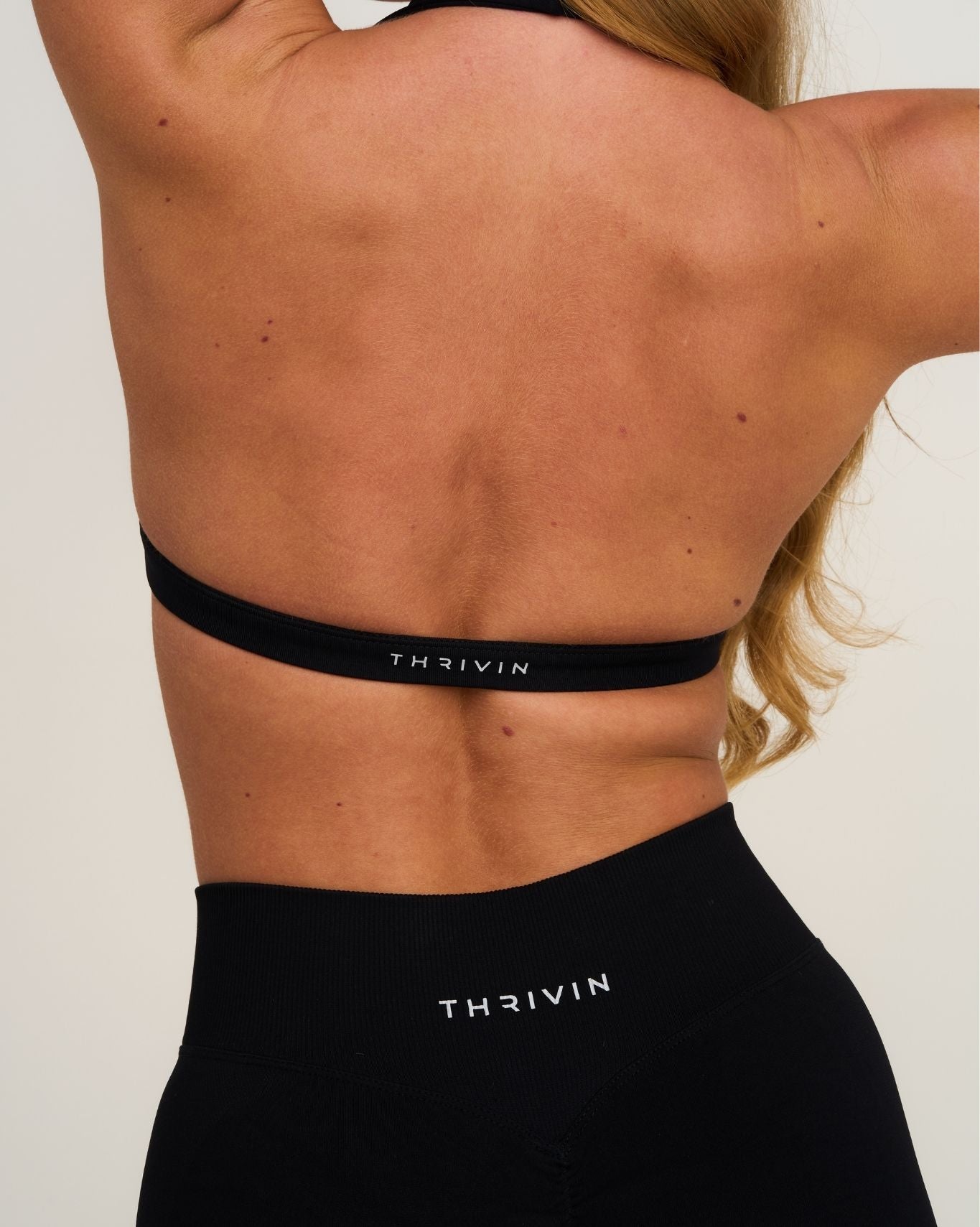 Elevate™ Sujetador Halter con Escote en V Sin Costuras Esculpidor | Negro Noche