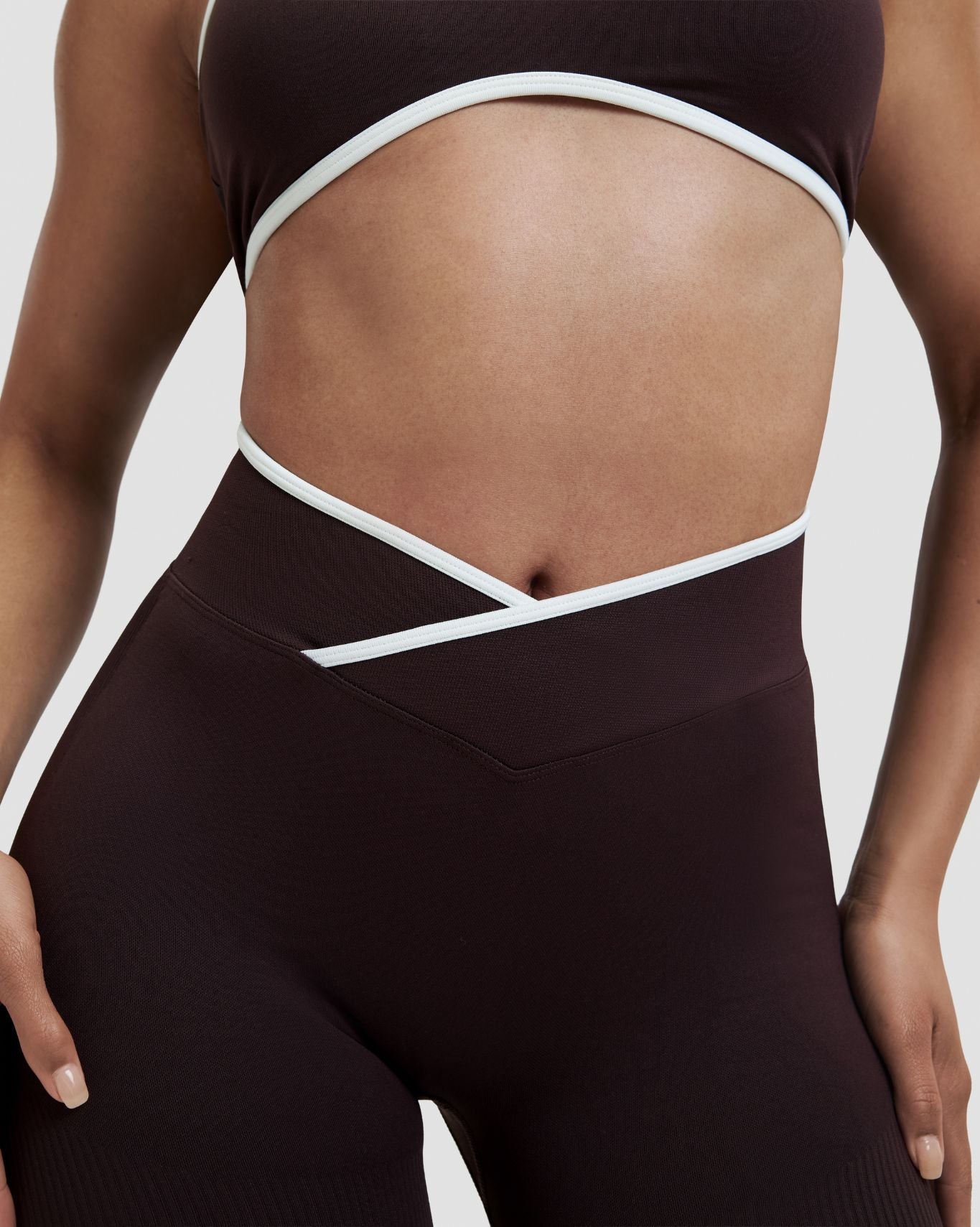 Elevate™ Outline V High Waist Leggings | Coffee