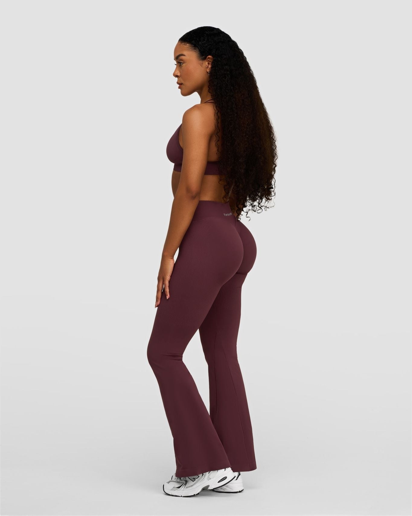 Elevate™ Moldeador Cintura Media en V con Detalle de Arrugas y Corte Campana | Mauve Oscuro