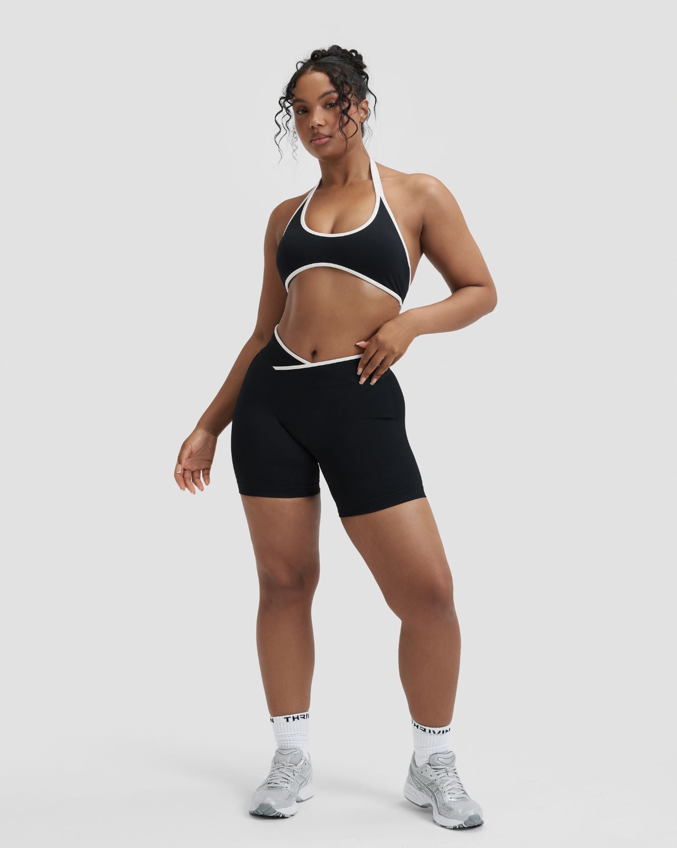 Elevate™ Outline Short Scrunch Shorts | Night Black