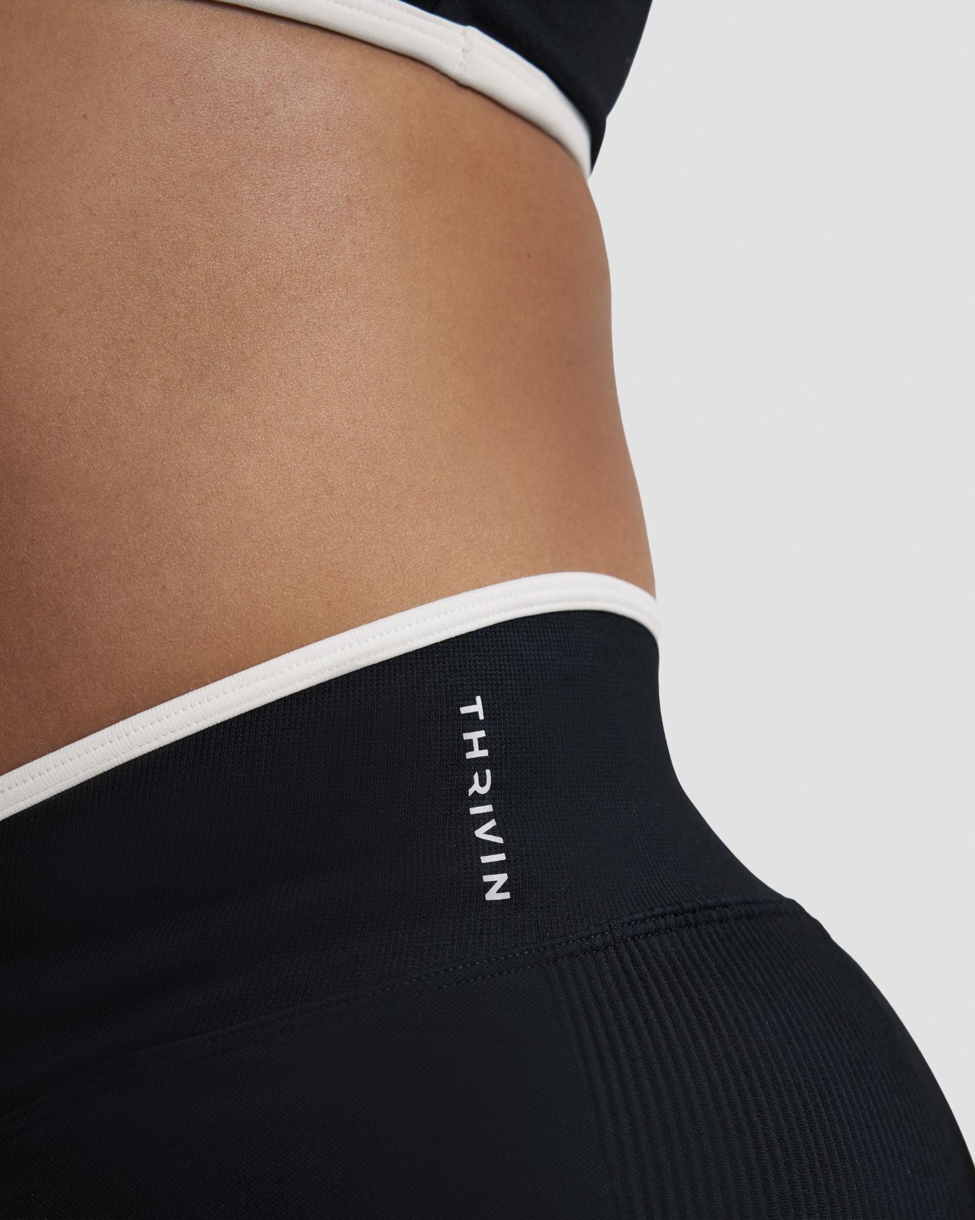 Elevate™ Outline V High Waist Leggings | Night Black
