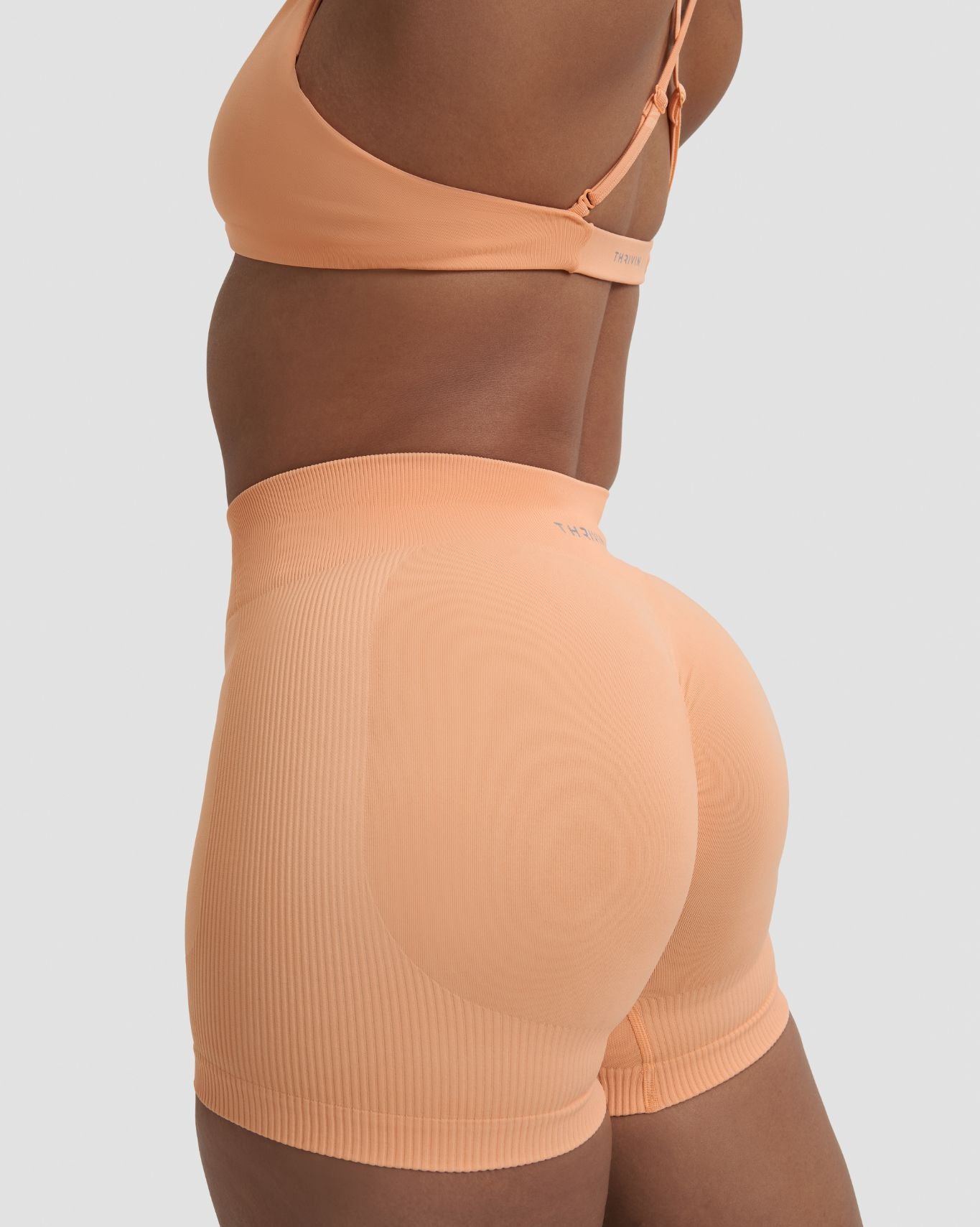 Elevate™ Pantalones Cortos Más Cortos Modeladores a Media Cintura con Detalle de Fruncido | Melón