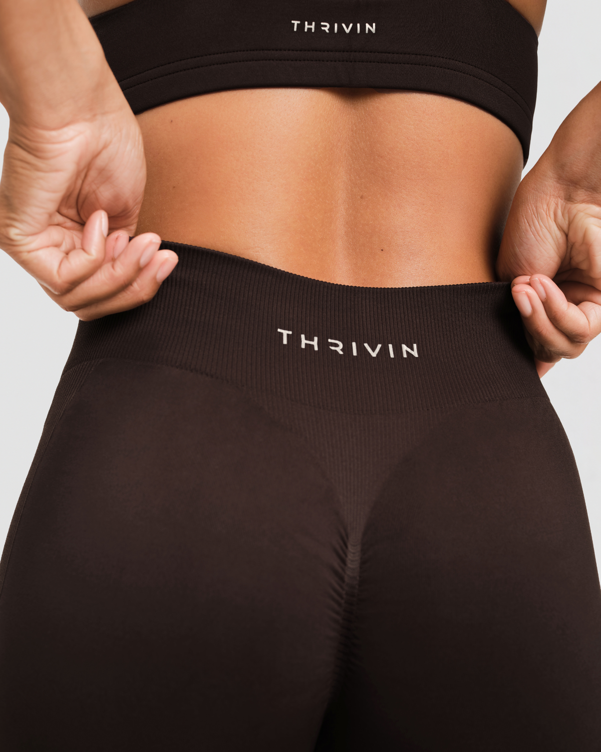 Elevate Sculpting Mid Waist Scrunch Shorts in Coffee Brown, back close-up of centre-back scrunch seam and Thrivin logo