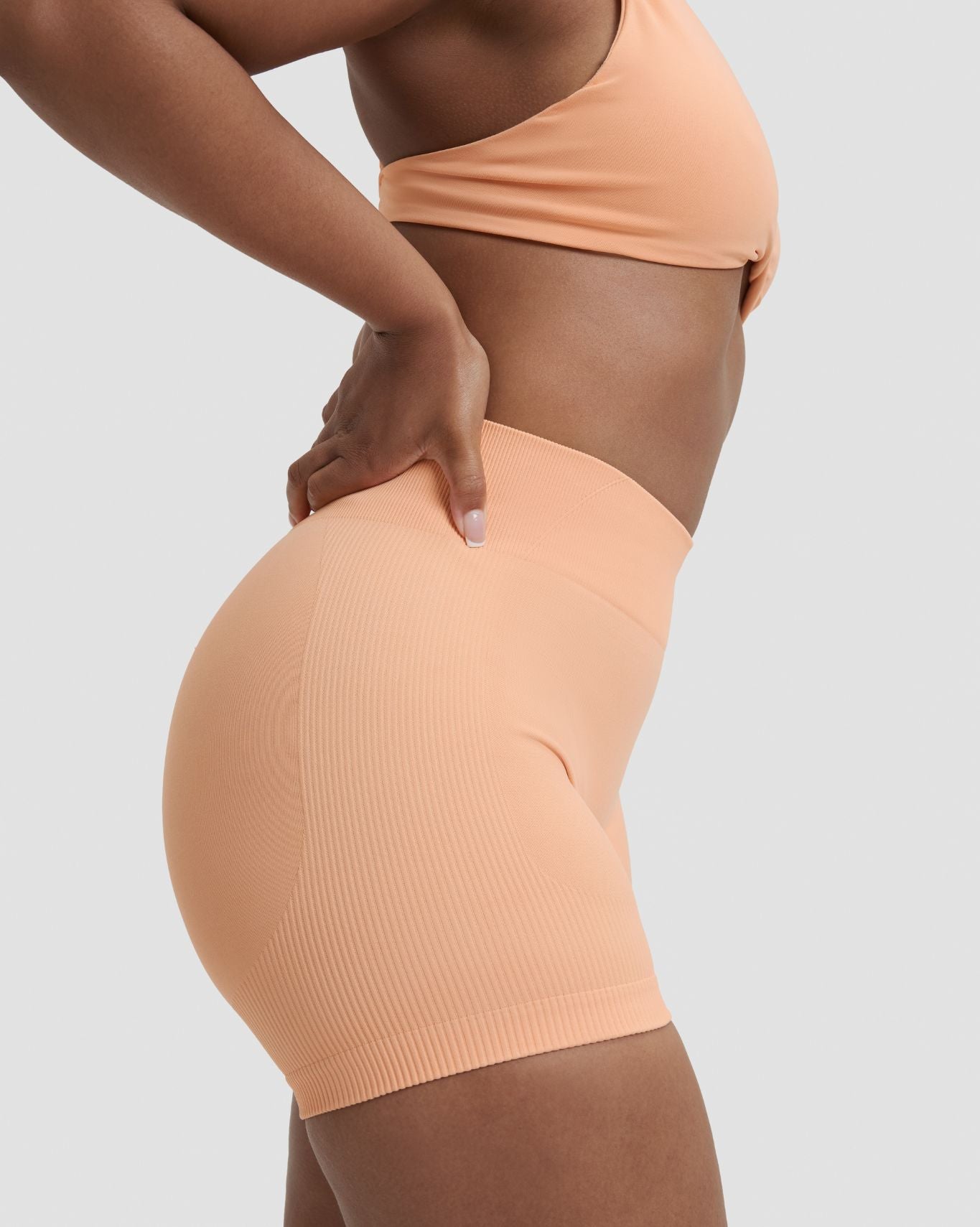 Elevate™ Pantalones Cortos Más Cortos Modeladores a Media Cintura con Detalle de Fruncido | Melón