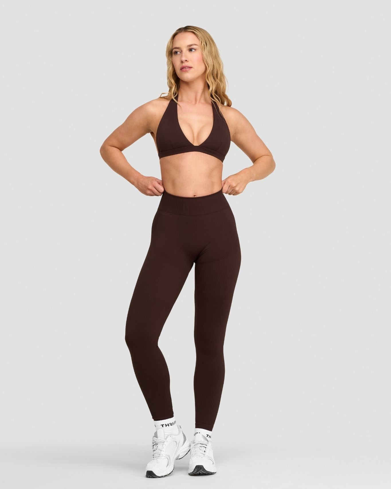 Elevate™ Sujetador Halter Escotado en V Sin Costuras Moldeador | Café