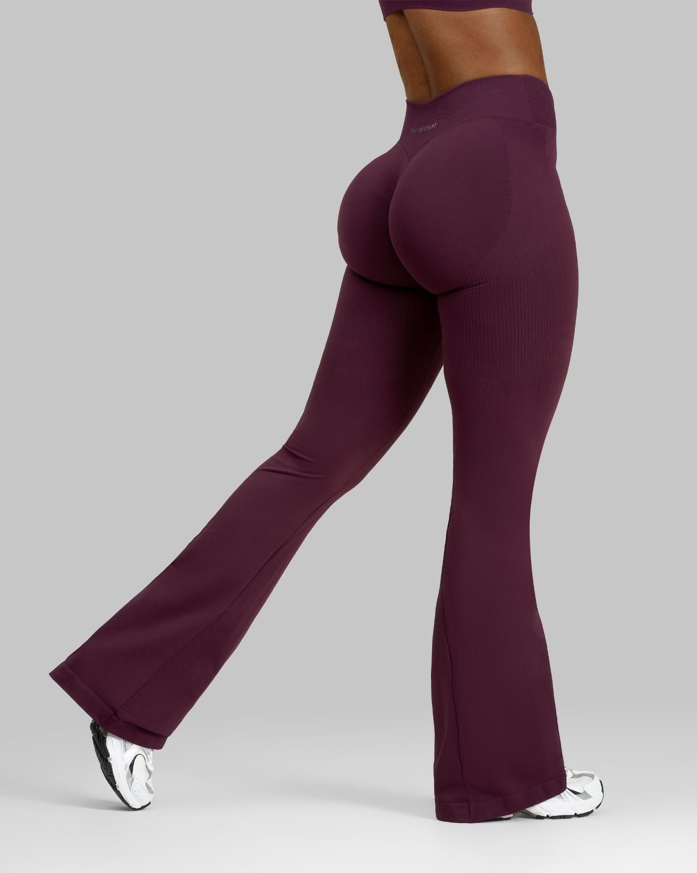 Elevate™ Sculpting Mid V-Waist Flare Leggings | Winter Plum