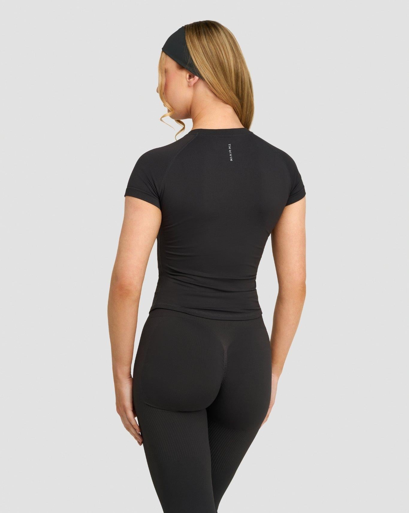 Camiseta de compresión Elevate™ | Gris carbón