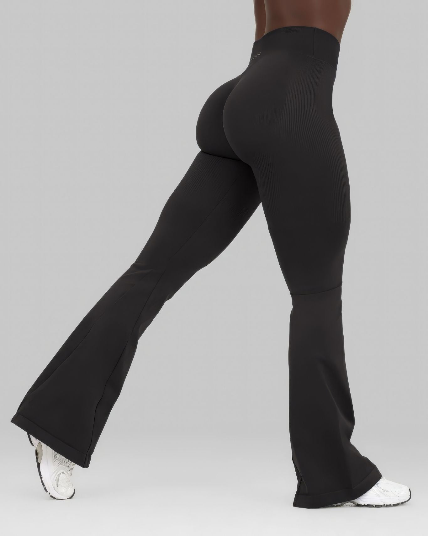 Elevate™ Sculpting Mid V-Waist Scrunch Flare | Charcoal Grey