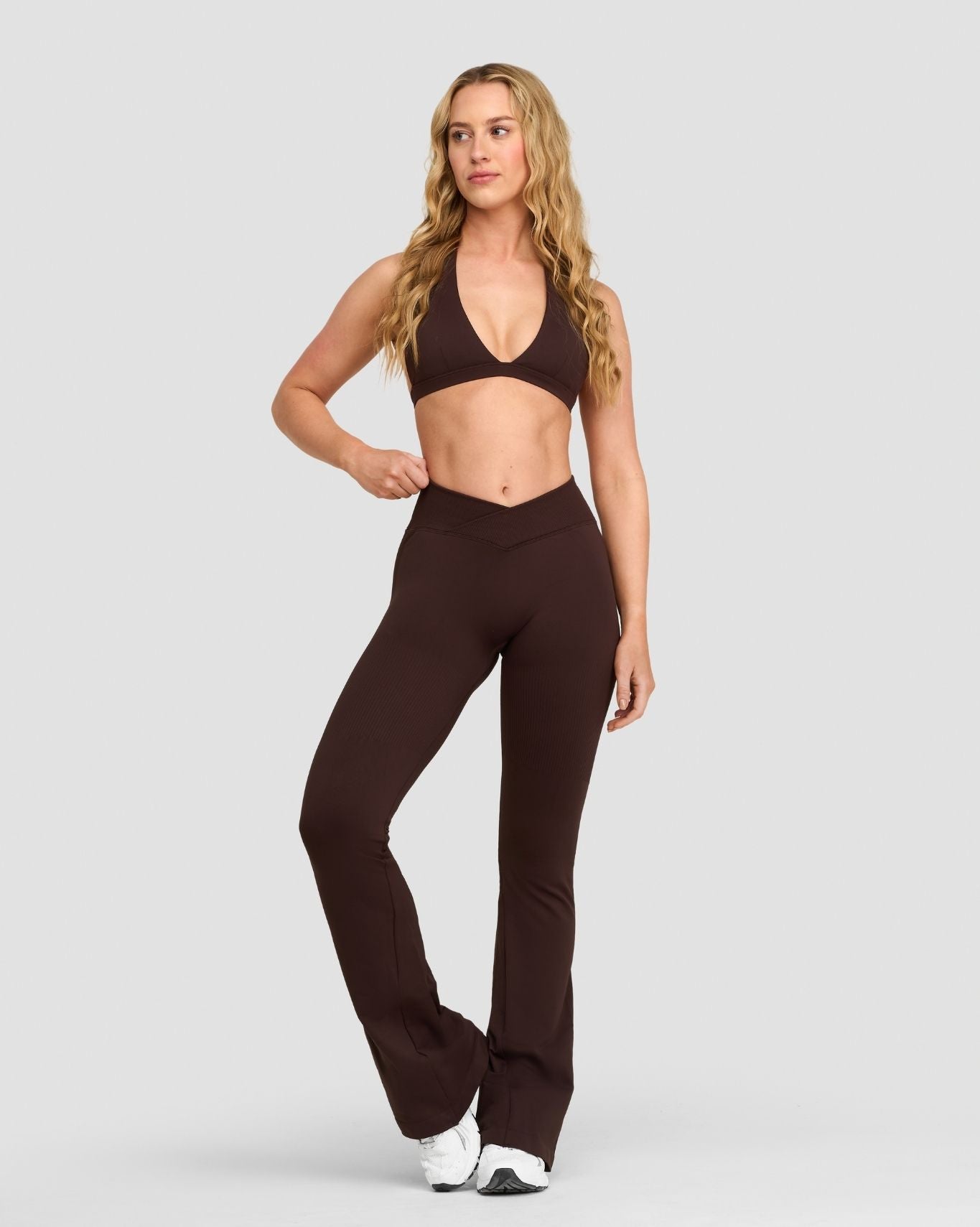 Elevate™ Sculpting Mid V-Waist Scrunch Flare | Coffee