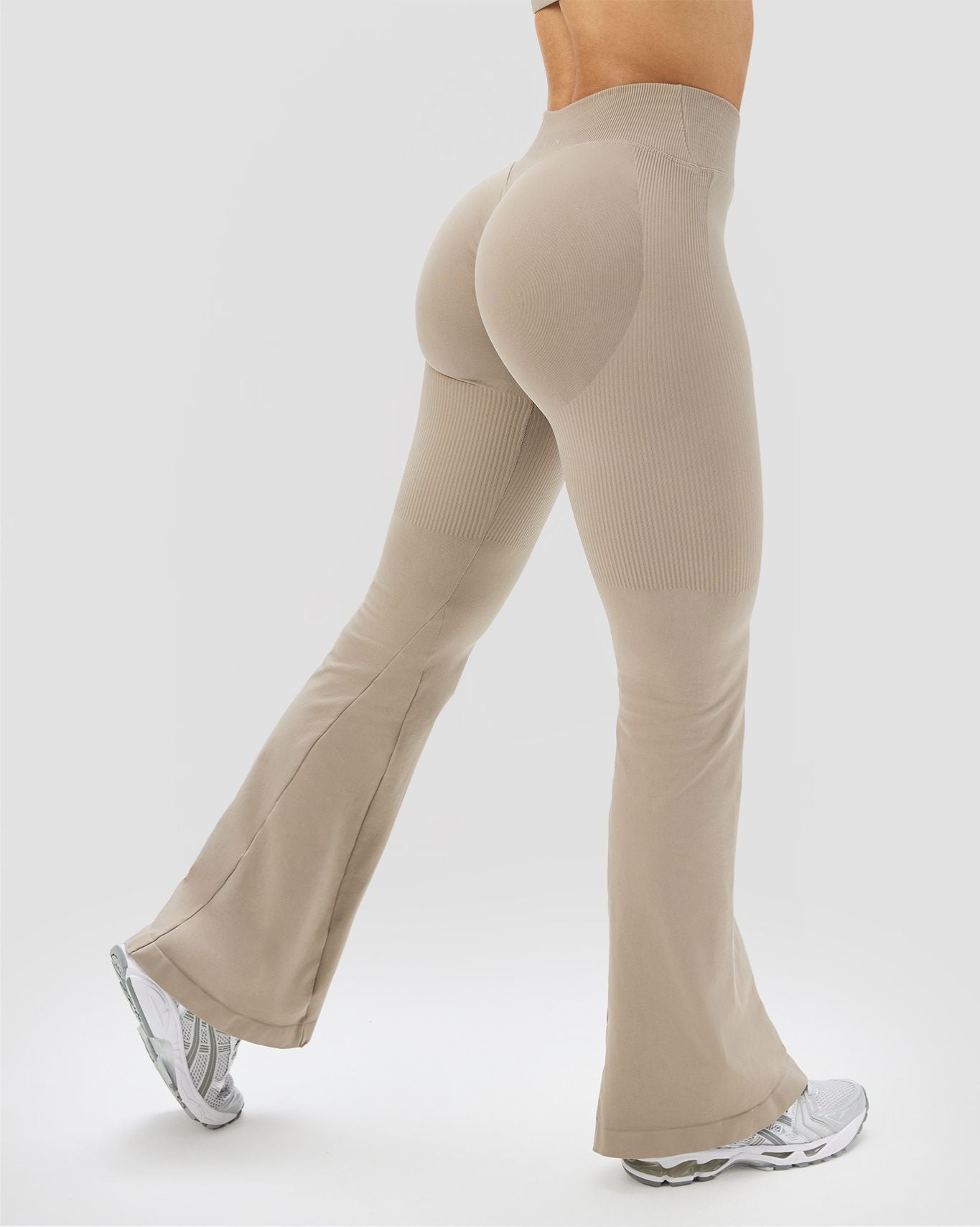 Elevate™ Sculpting Mid V-Waist Flare Leggings | Latte