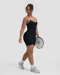 Elevate™ Top de Tirantes con Espalda Cruzada y Contorno | Negro Noche