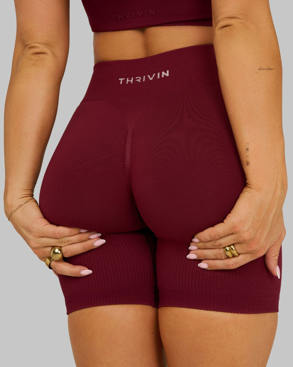 Arise – Nahtlose Sculpt-Ripp-Contour-Leggings – Schwarz