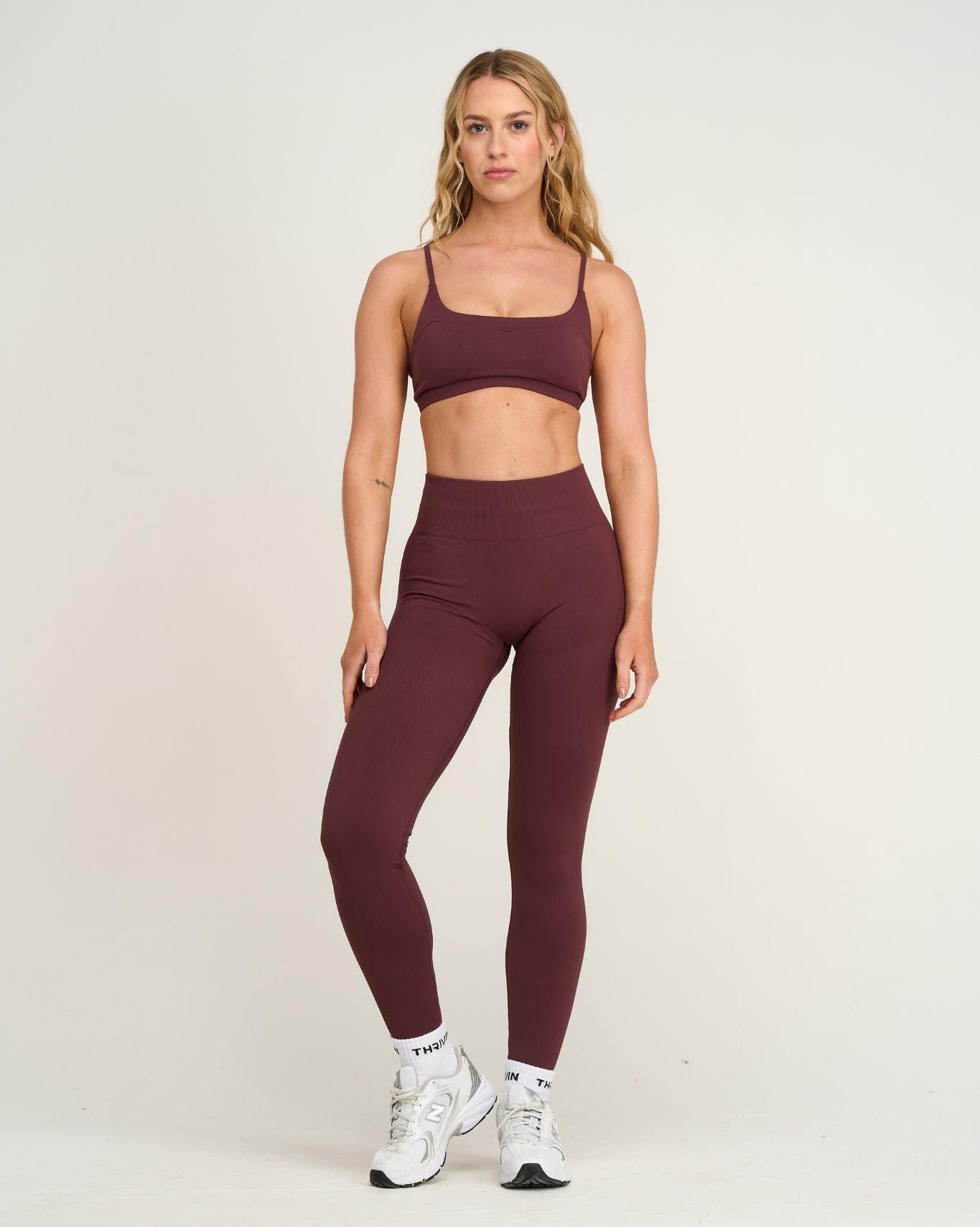 Elevate™ Leggings de modelado de cintura alta con detalle de fruncido | Mauve Oscuro