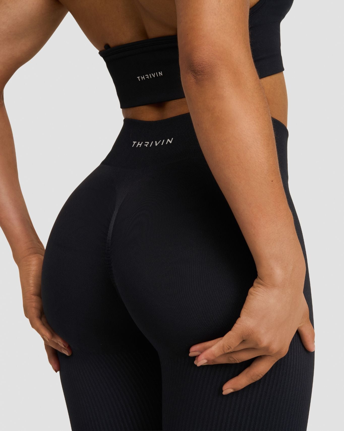 Elevate™ Sculpting Mid Waist Scrunch Leggings | Night Black