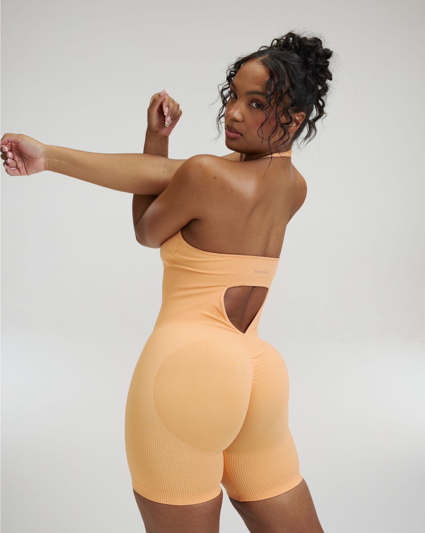 Elevate™ Todo en Uno Modelador con Escote Halter | Melón