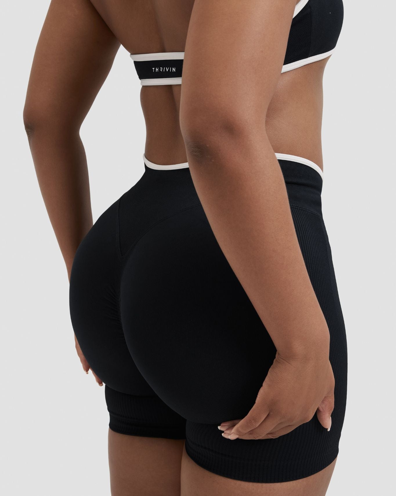 Elevate™ Outline Short Scrunch Shorts | Night Black