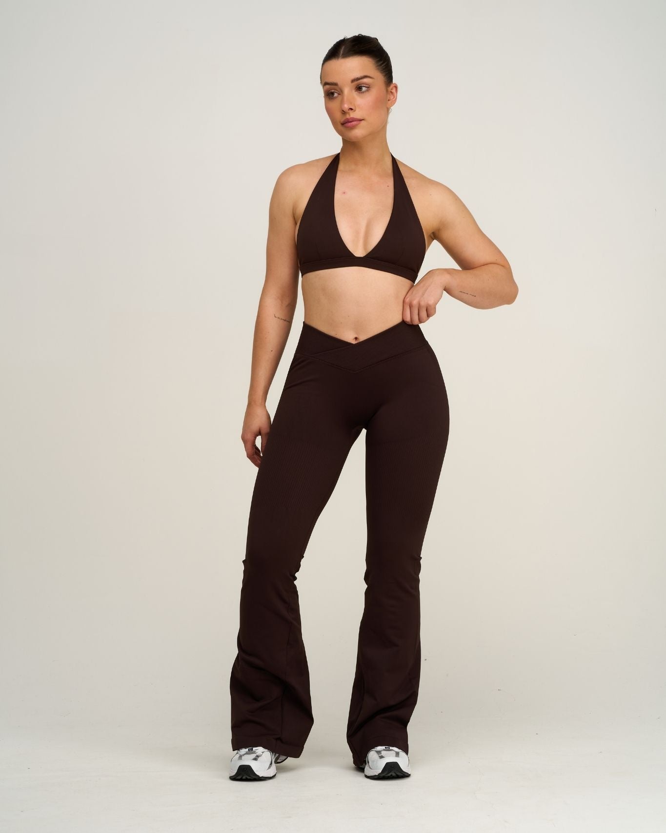 Elevate™ Sculpting Mid V-Waist Scrunch Flare | Coffee