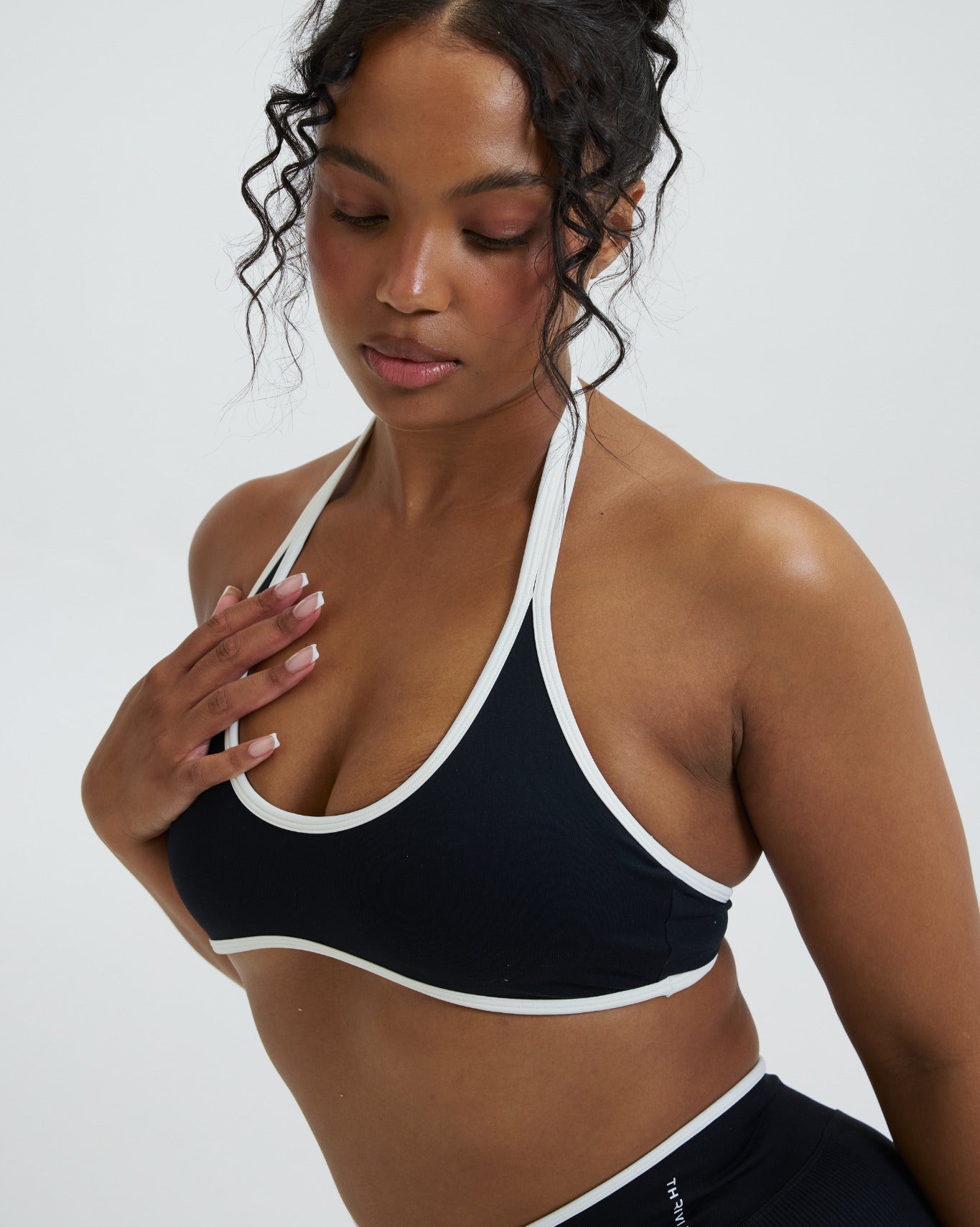 Elevate™ Outline Halterneck Bra | Night Black