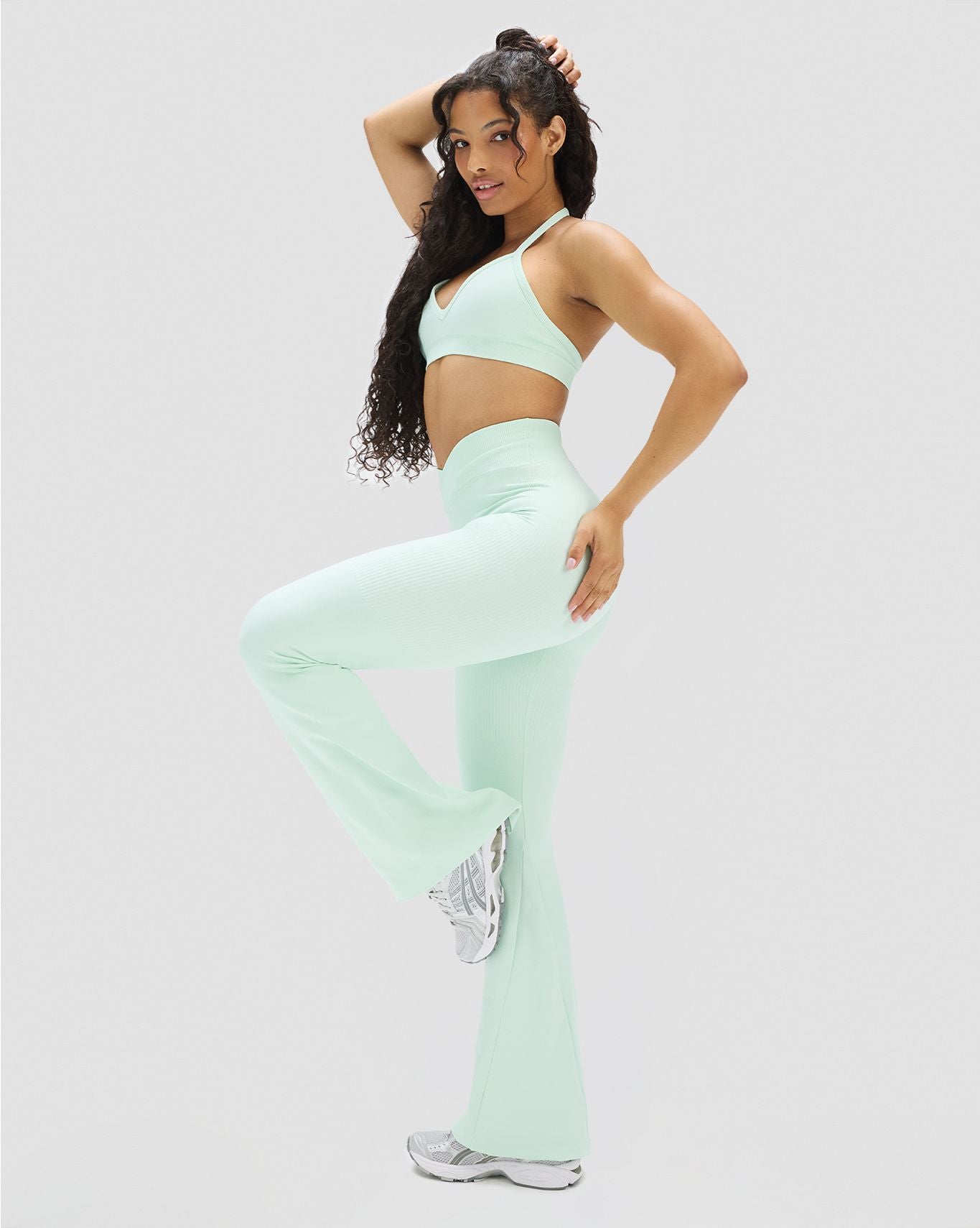 Elevate™ Sculpting Mid V-Waist Flare Leggings | Mint Julep