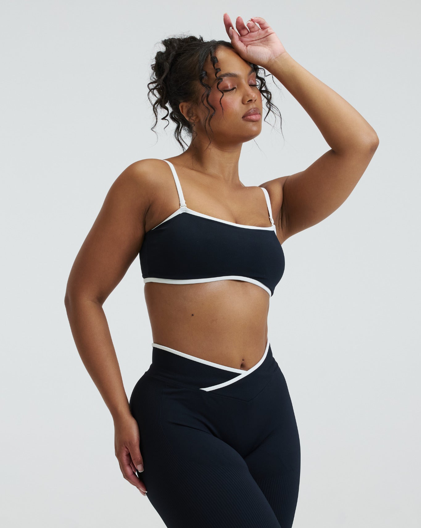 Elevate™ Outline Bandeau Bra | Night Black